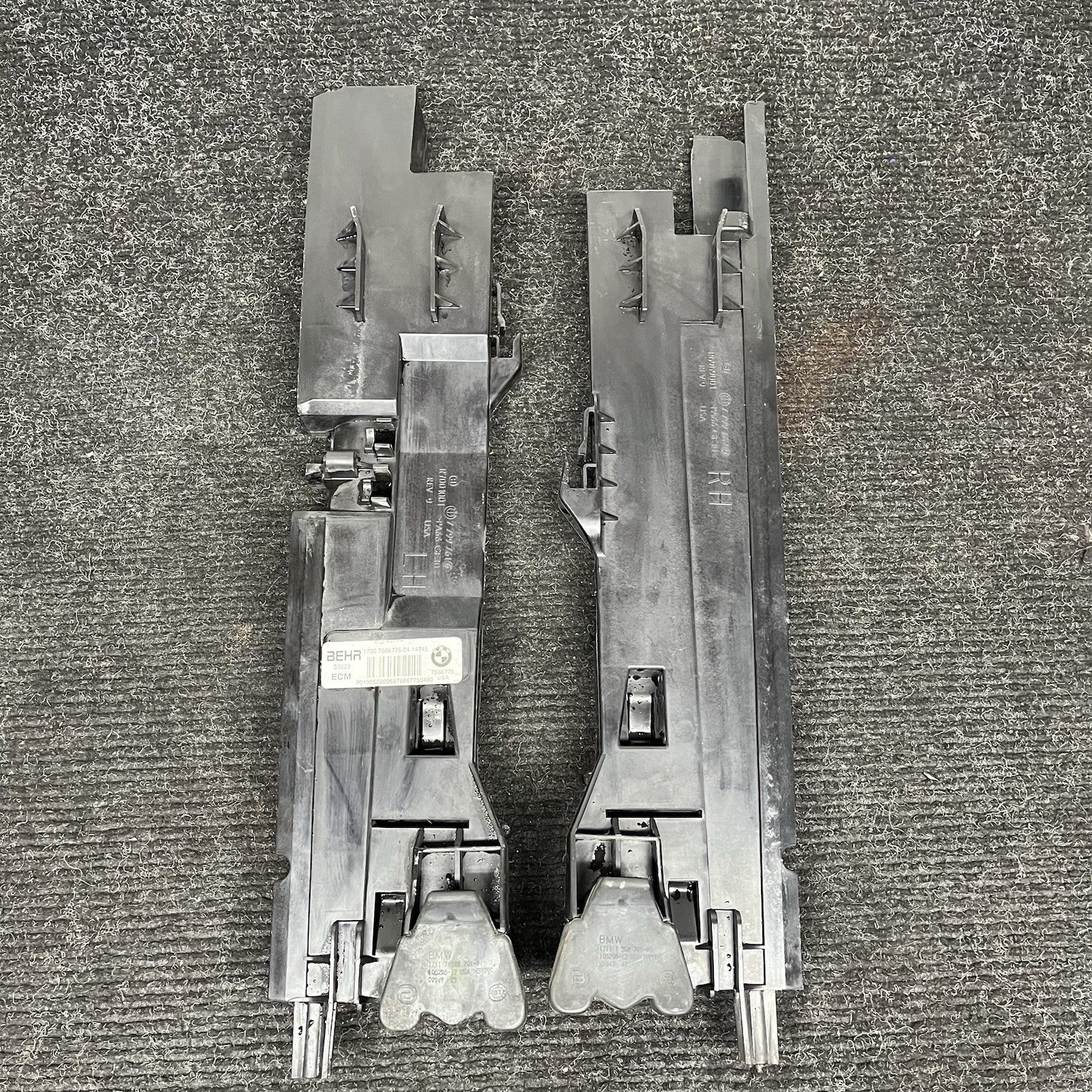 ☑️ BMW OEM X5 X6 E71 E70 2007-13 RADIATOR FAN COVER HOUSING PLASTIC CARRIER PAIR