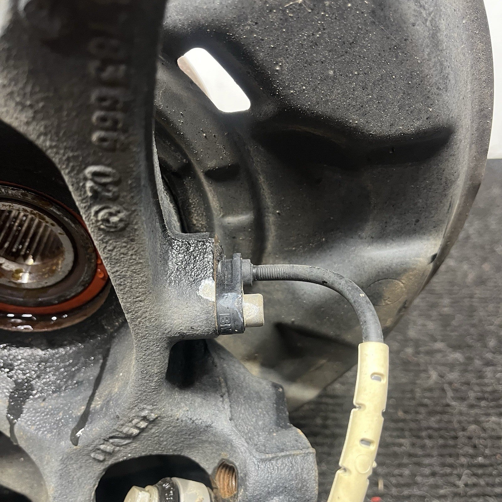 ☑️ 09-11 BMW 328i 335i Sedan Right Rear Spindle Knuckle Hub 33326783668 OEM