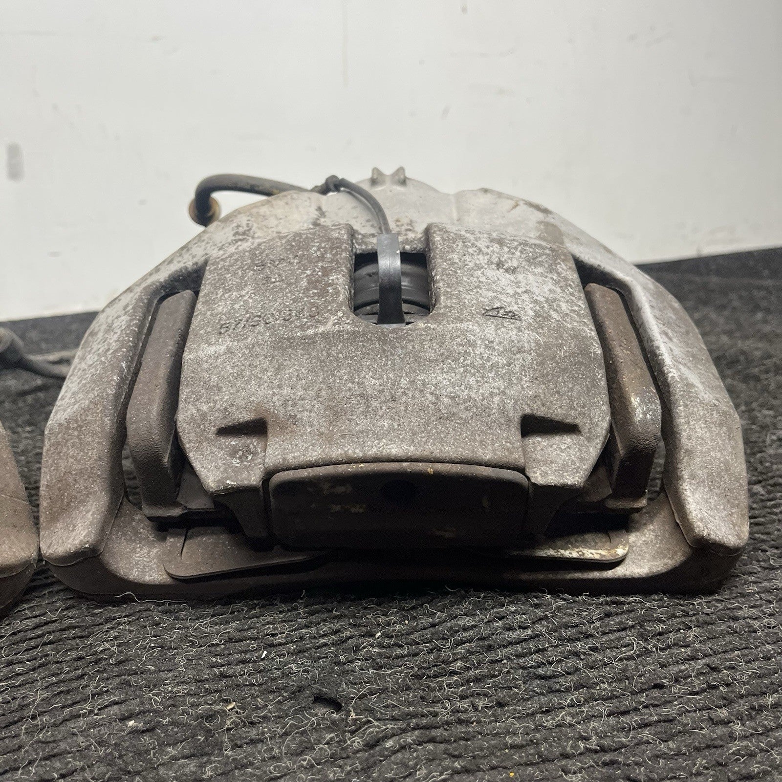 ☑️ 06-11 E90 E91 E92 E93 E84 335 Z4 BMW 335i Front Brake Caliper Set OEM