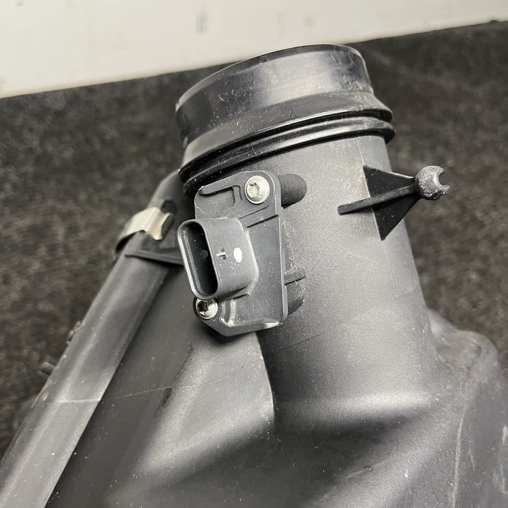 ☑️ 2017-2021 OEM BMW 230 330 430 Air Box Filter Cleaner Intake Muffler