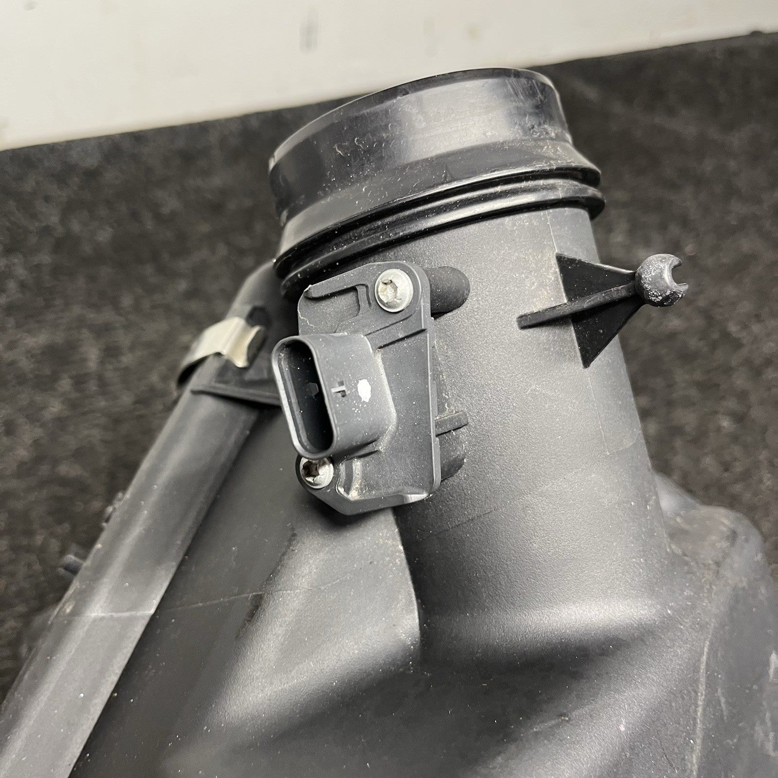 ☑️ 2017-2021 OEM BMW 230 330 430 Air Box Filter Cleaner Intake Muffler