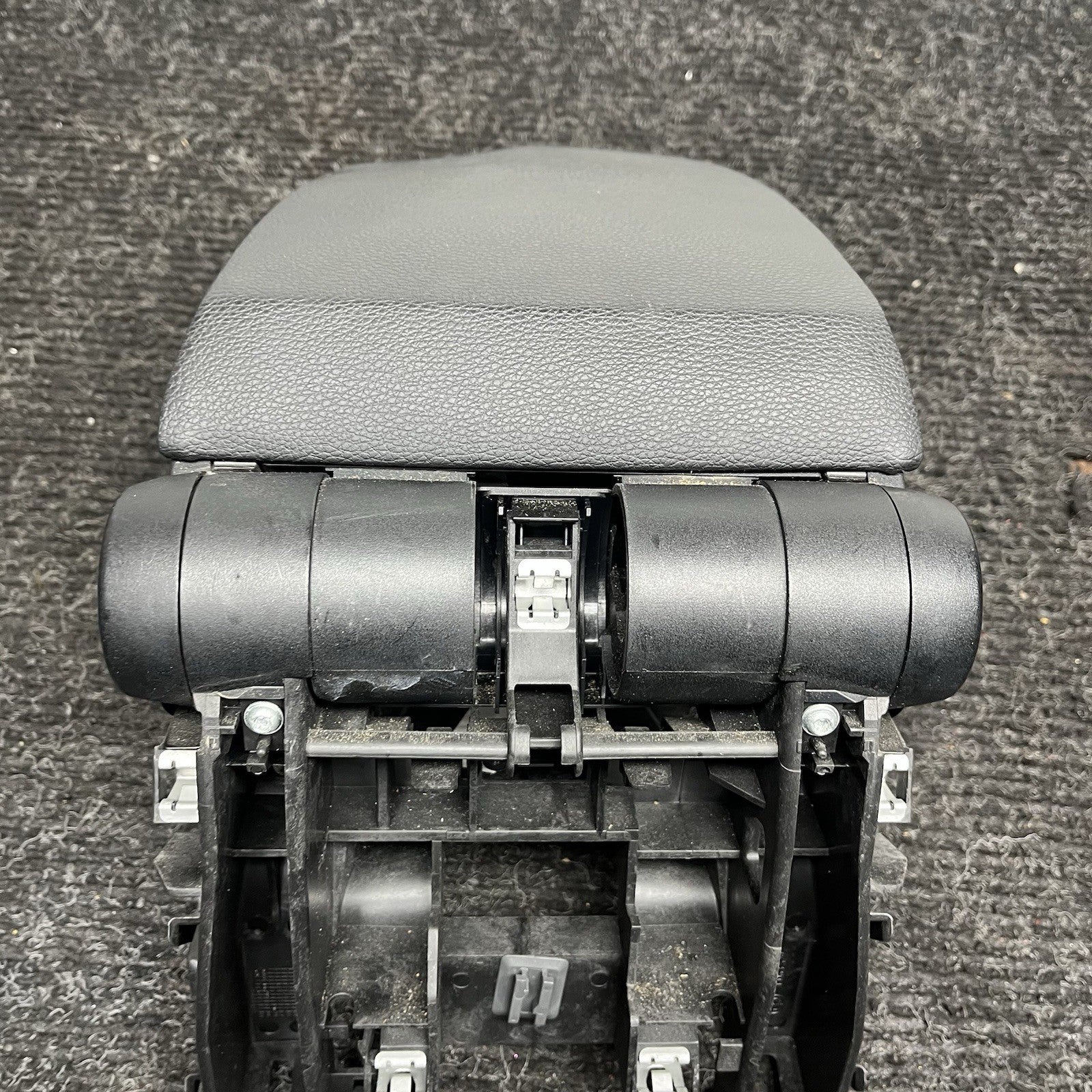 ☑️ 08-13 OEM BMW E88 E82 Center Console Armrest Tray Black Leather