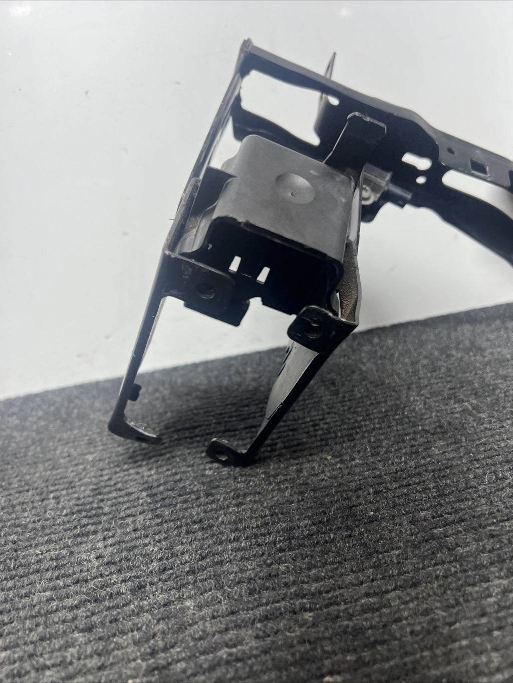 🌟2011-2016 BMW 328XI F30  FRONT LEFT RADIATOR MOUNT BRACKET SUPPORT OEM✅