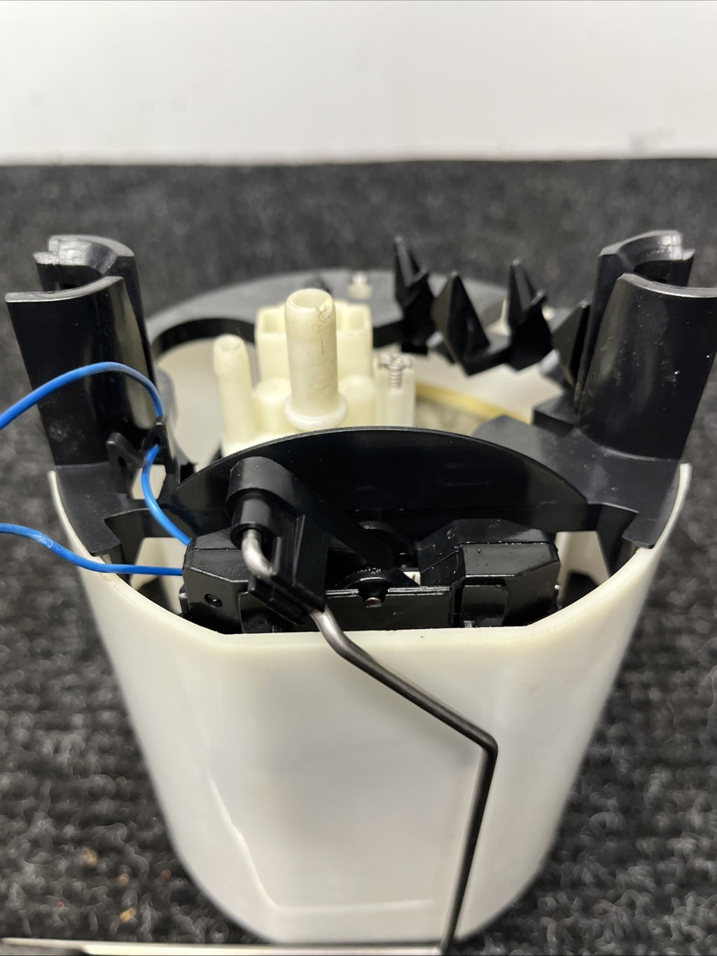 ☑️ 06-13 BMW E82 E88 E90 E91 E92 E93 128I 135I 328I 335I Fuel Pump Sending OEM