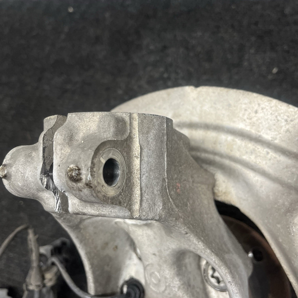 ☑️ 14-17 BMW F22 F23 M235i Front Left Driver Spindle Knuckle Hub RWD OEM