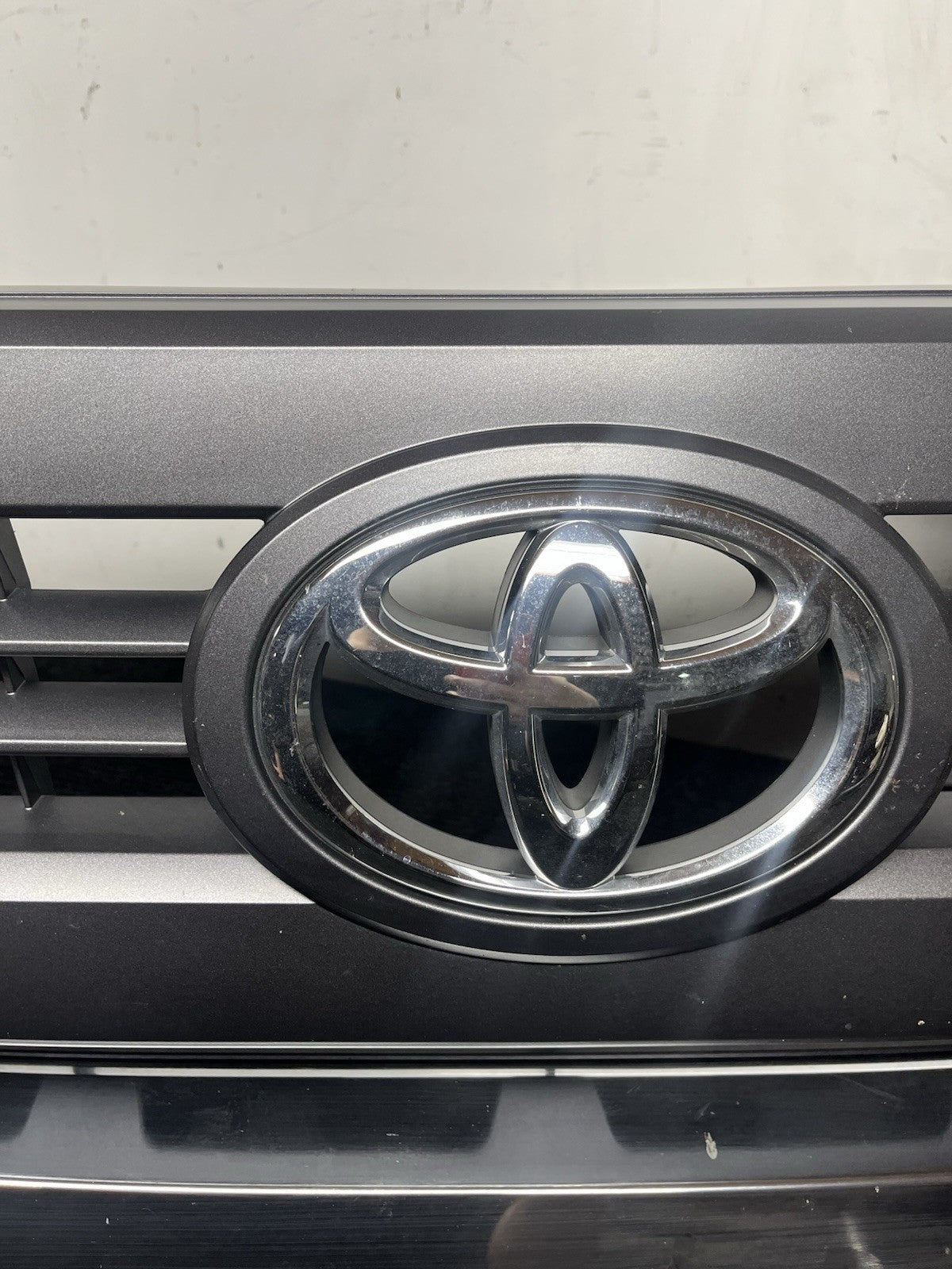 ☑️ 2014 2015 2016 2017 TOYOTA TUNDRA FRONT UPPER GRILL/GRILLE OEM