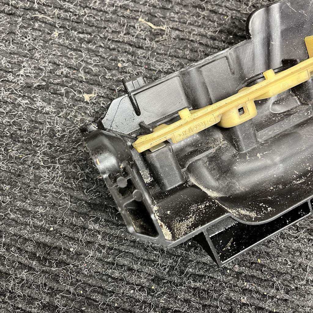 ☑️ 06-11 BMW E90 E92 325i Right Front Radiator Bracket Mount Carrier 7524914 OEM