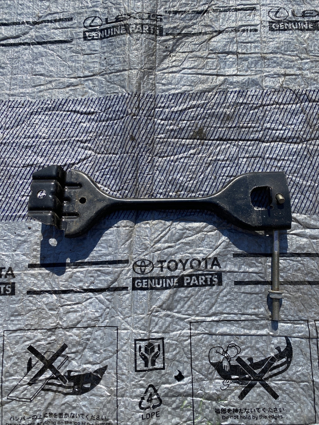 2013 Scion FRS Subaru BRZ 86 Battery Tie Down Bracket Assy OEM 7729