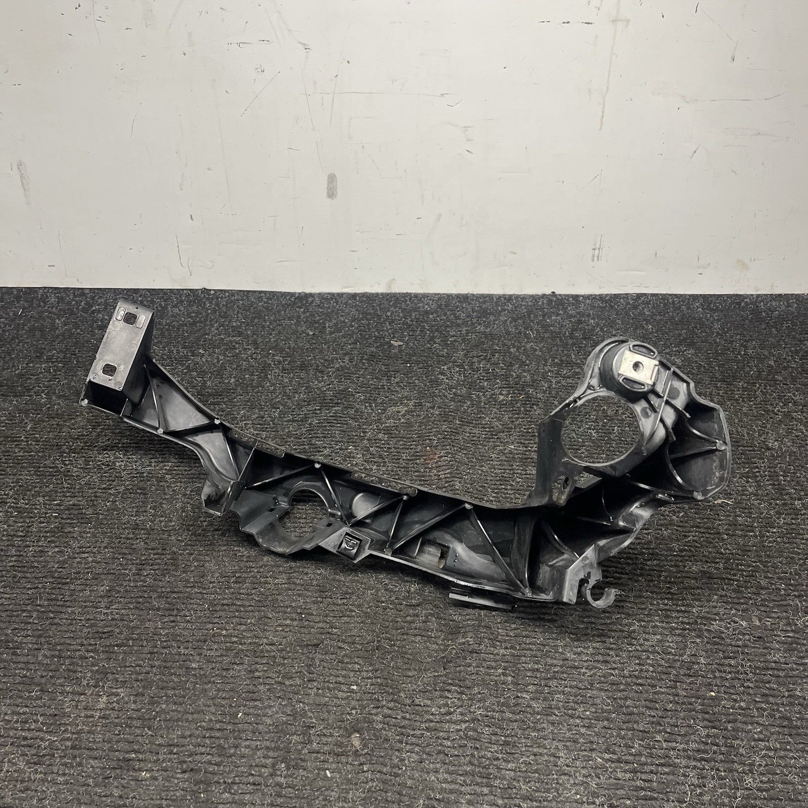 ☑️ 07-10 OEM BMW E92 E93 328 335 Right Passenger Headlight Bracket Carrier Mount