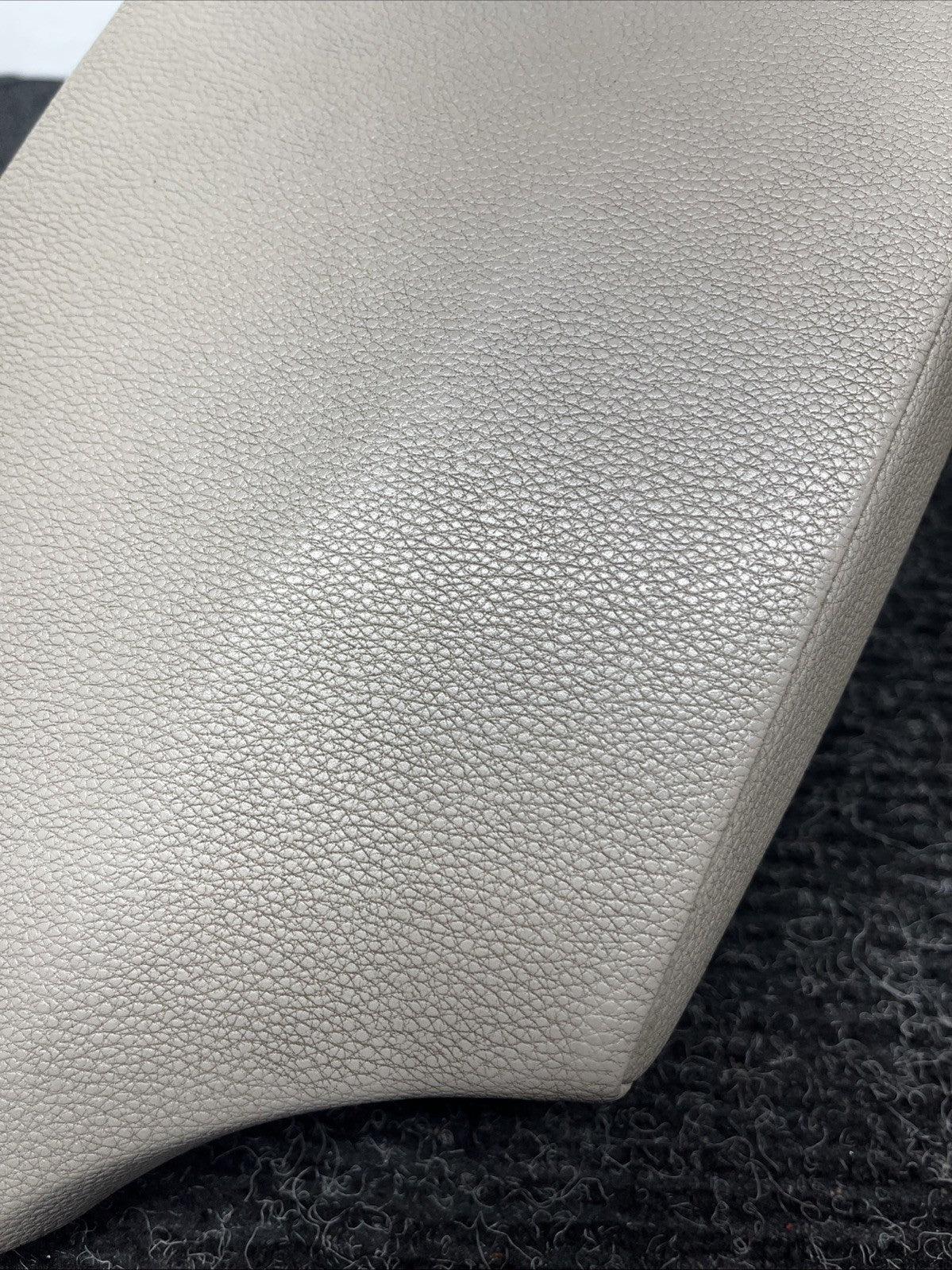☑️ 08-13 OEM BMW E88 128i 135i Center Console Armrest Tray Leather Beige