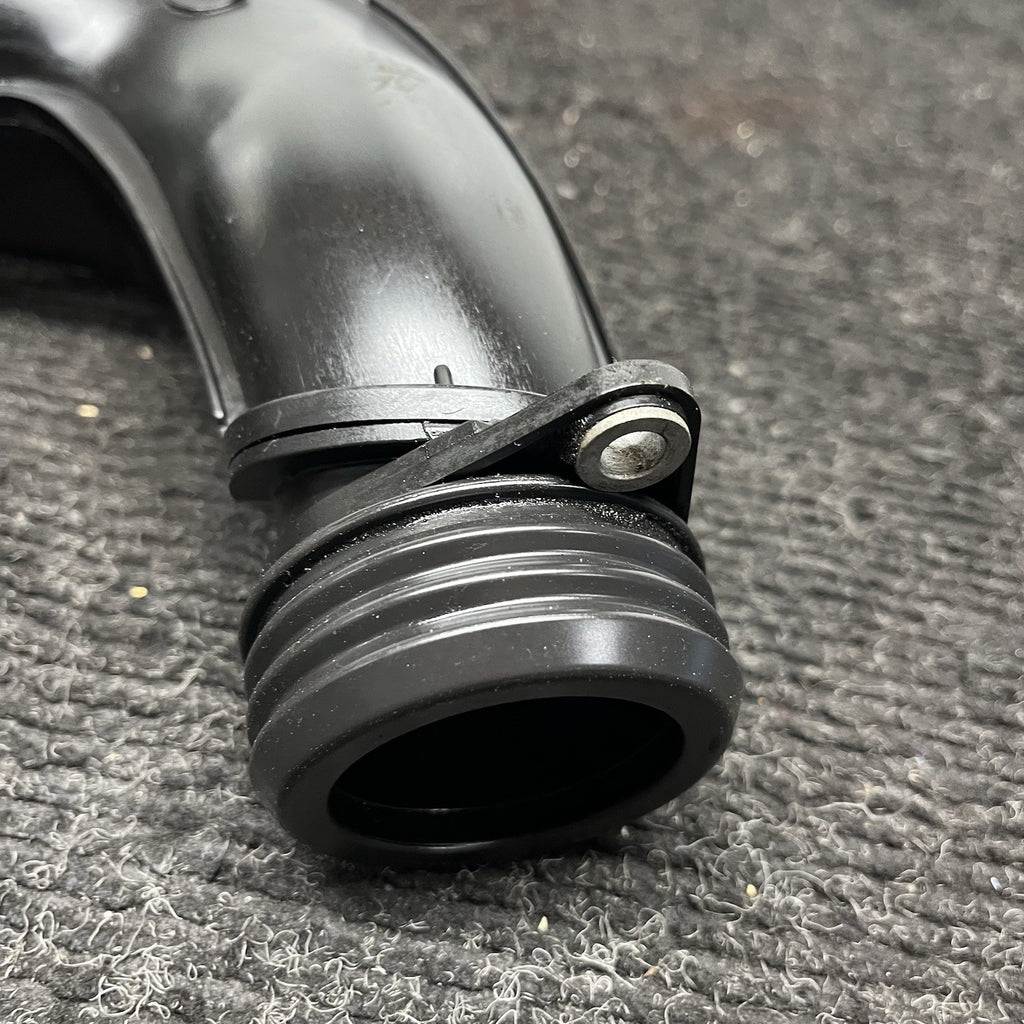 ☑️ 11-13 BMW E70 X5 N55 ENGINE LOWER AIR INTAKE TUBE HOSE PIPE DUCT OEM