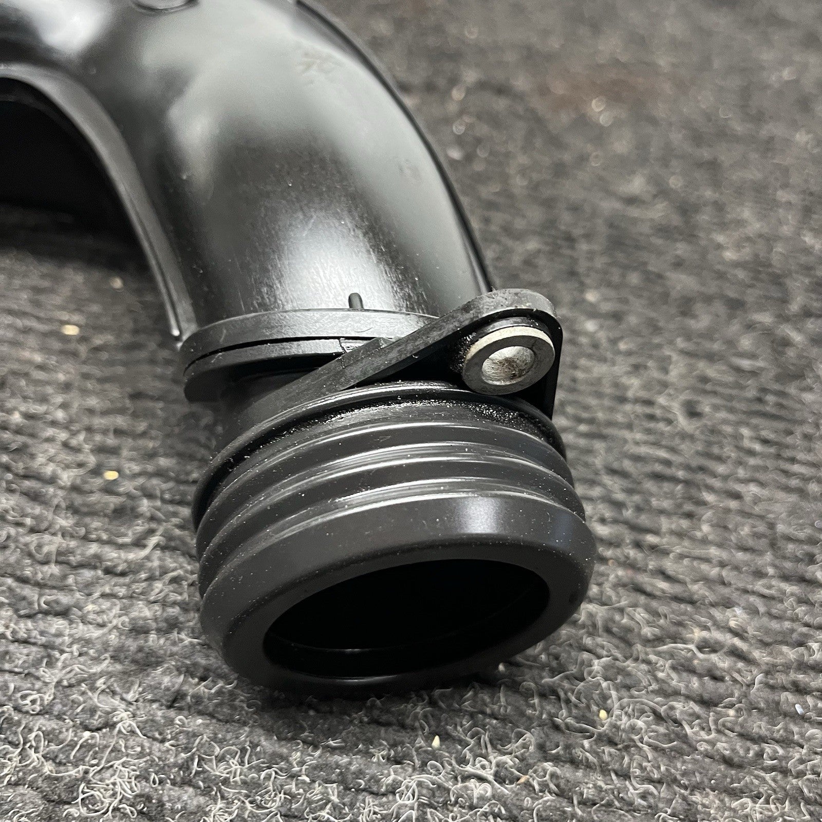 ☑️ 11-13 BMW E70 X5 N55 ENGINE LOWER AIR INTAKE TUBE HOSE PIPE DUCT OEM