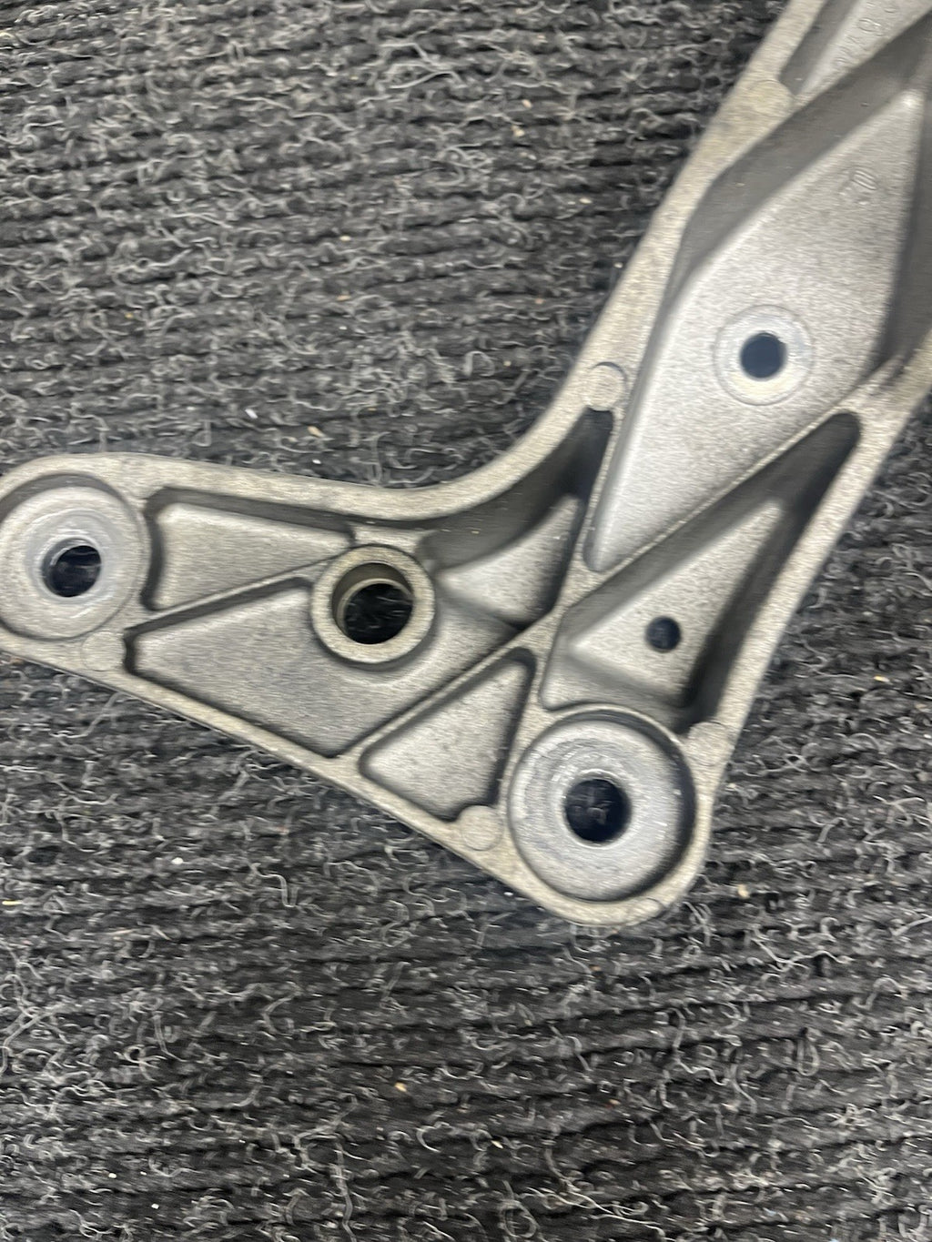 ☑️ 06-13 BMW E92 335i Automatic Transmission Mount Bracket Support OEM