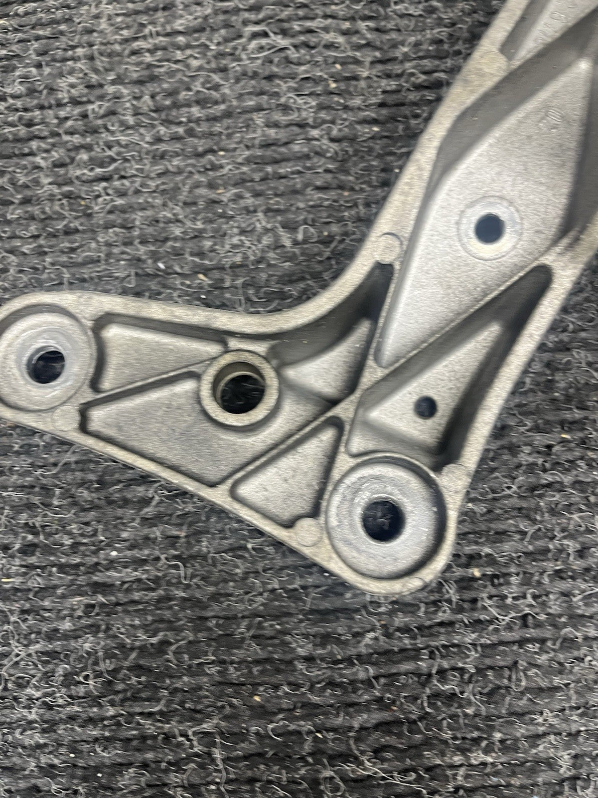 ☑️ 06-13 BMW E92 335i Automatic Transmission Mount Bracket Support OEM