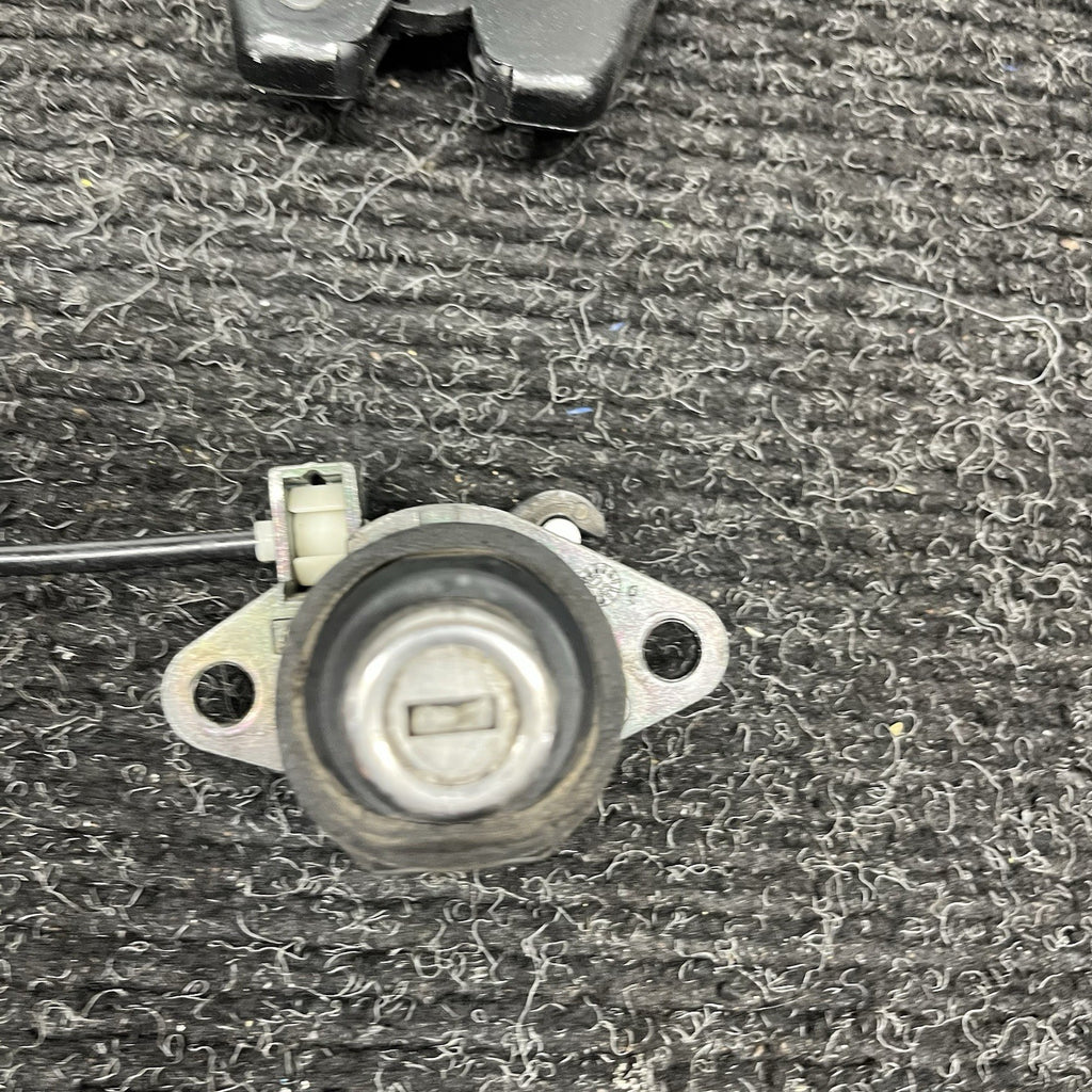 ☑️ BMW E46 M3 330i 325i 323i REAR TRUNK RELEASE LOCK LATCH MECHANISM OEM