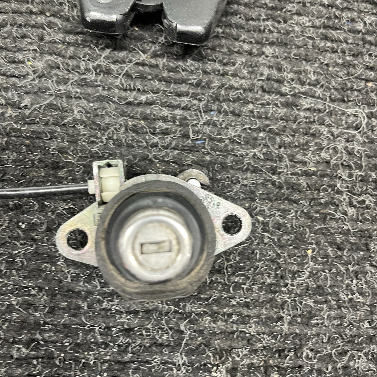 ☑️ BMW E46 M3 330i 325i 323i REAR TRUNK RELEASE LOCK LATCH MECHANISM OEM