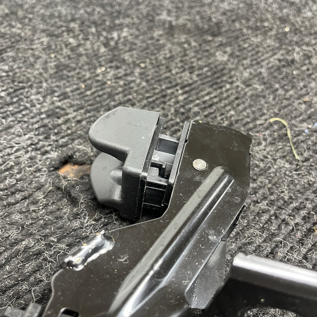 ☑️ 07-13 BMW E93 328i 335i M3 Right Side Convertible Hardtop Bracket Latch OEM
