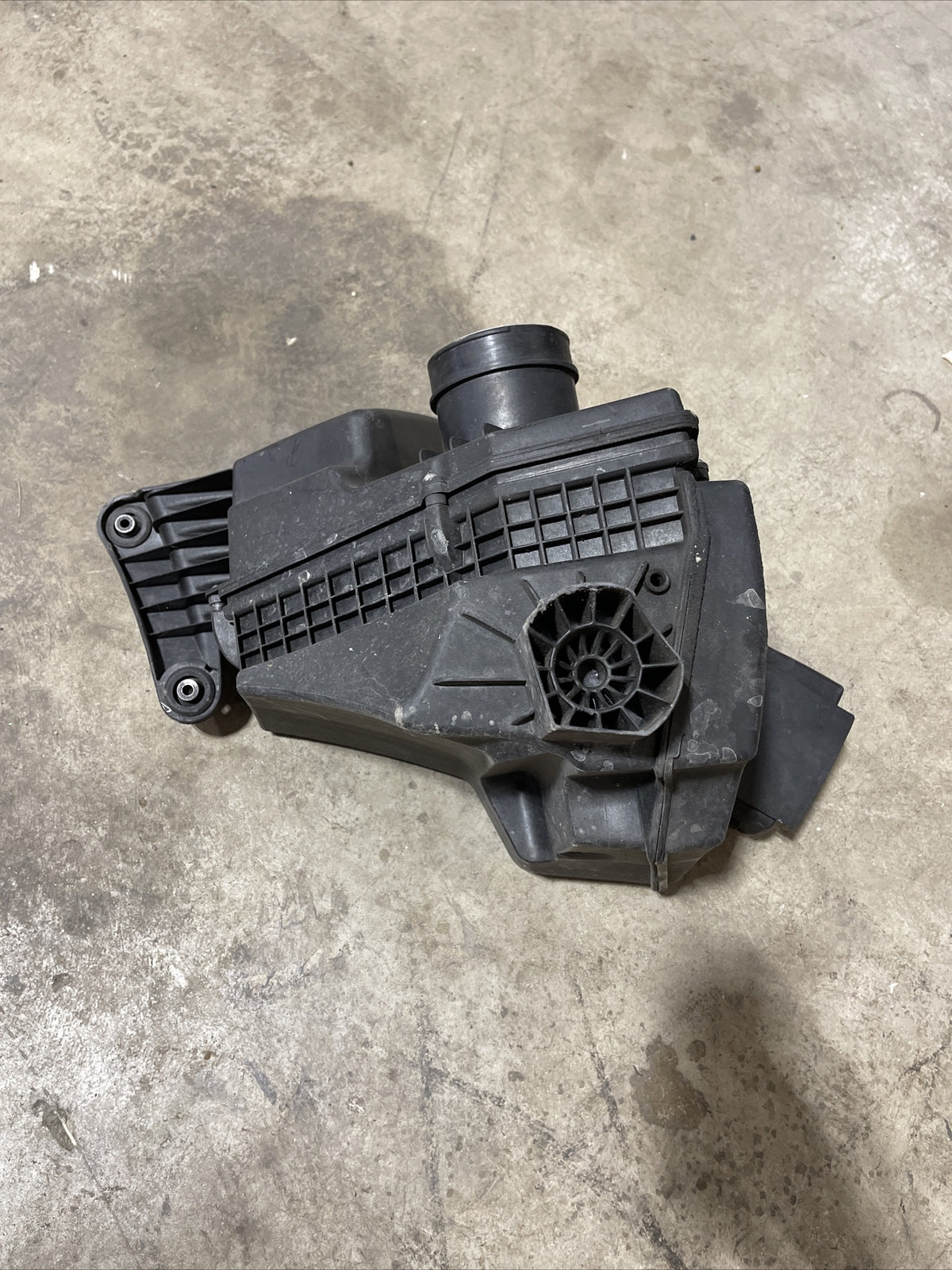 BMW AIR INTAKE MUFFLER CLEANER BOX BOOT 128i 328i 07-12