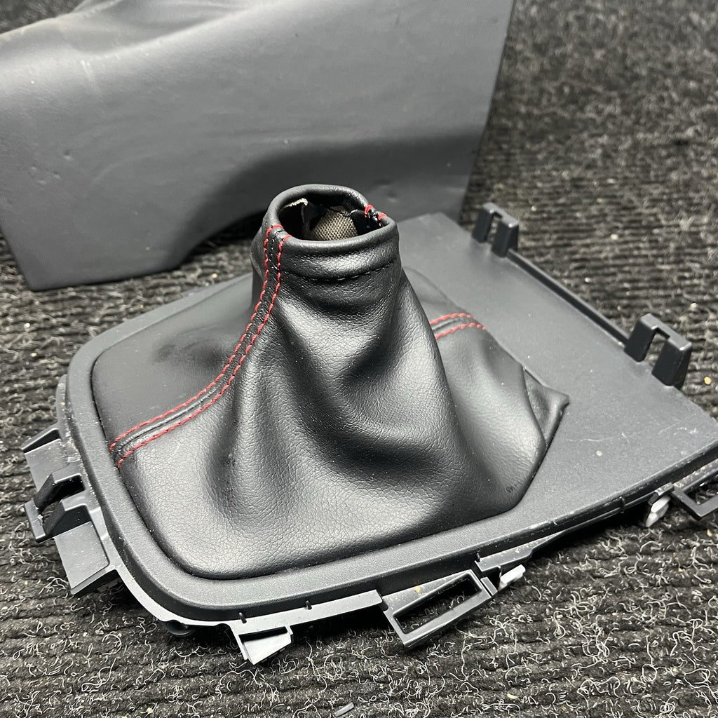 ☑️ 2022-2025 TOYOTA GR86 BRZ CONSOLE SHIFTER TOP BEZEL TRIM PANEL BRAKE BOOT OEM
