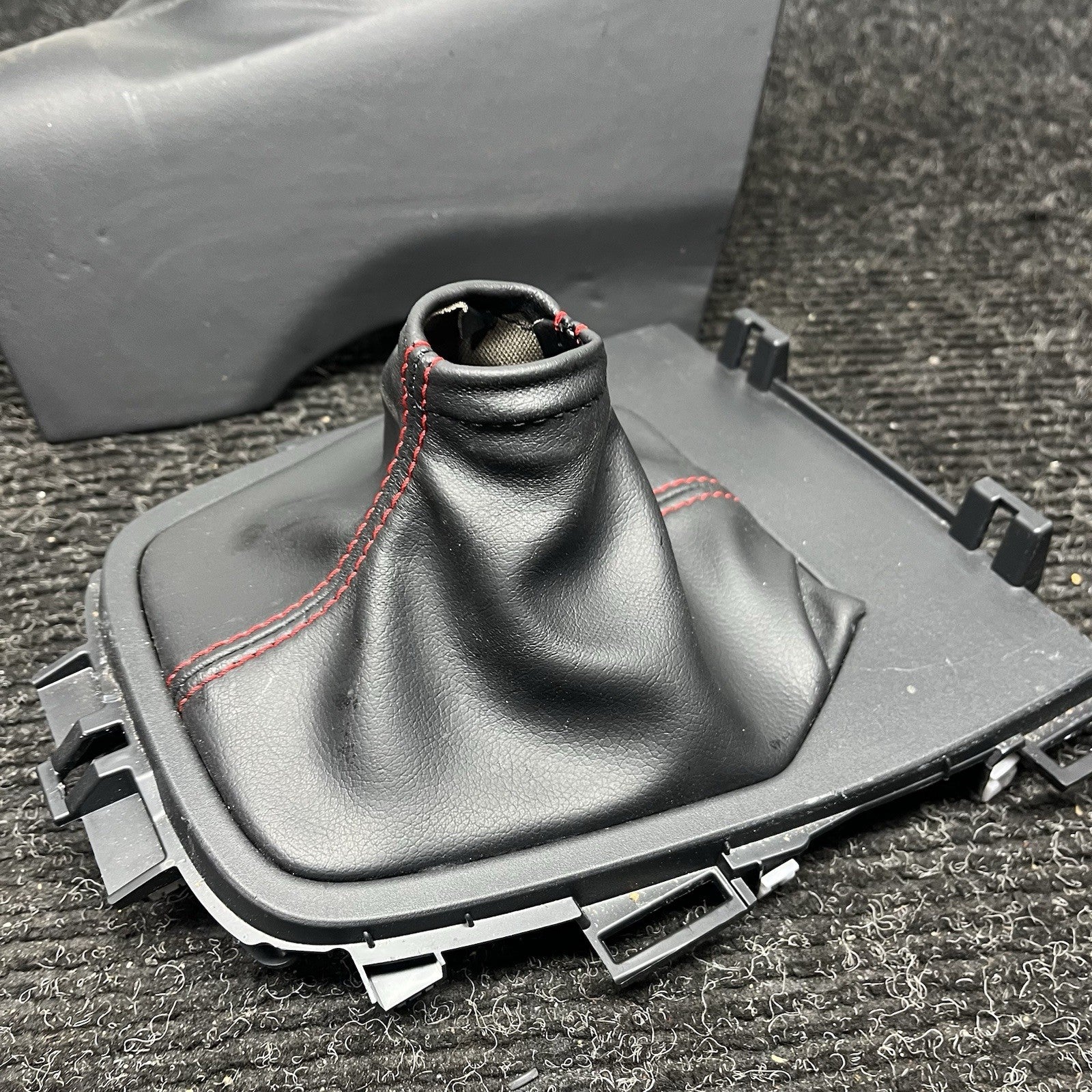 ☑️ 2022-2025 TOYOTA GR86 BRZ CONSOLE SHIFTER TOP BEZEL TRIM PANEL BRAKE BOOT OEM