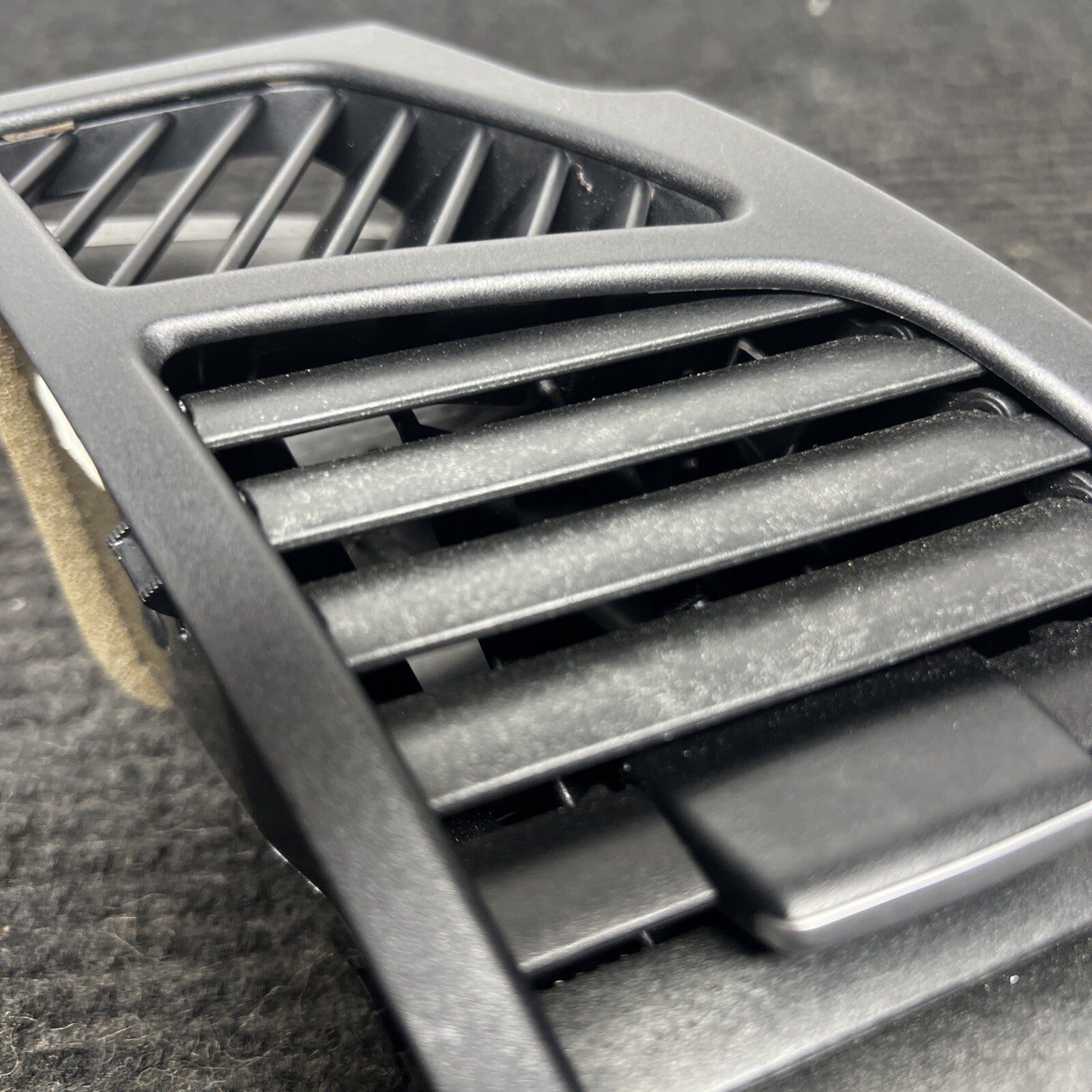 ☑️ 08-13 OEM BMW E82 E88 135 128 Coupe Dash Right Passenger Side Air Vent