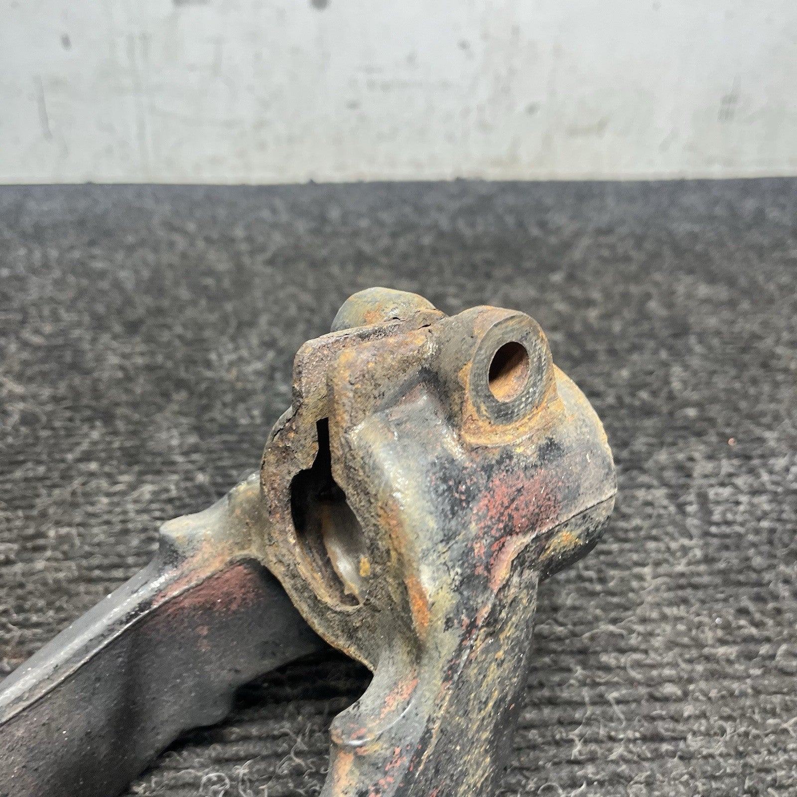 ☑️ Front Left Driver Side Strut Shock Bottom Mount OEM BMW E70 E71 X5 X6