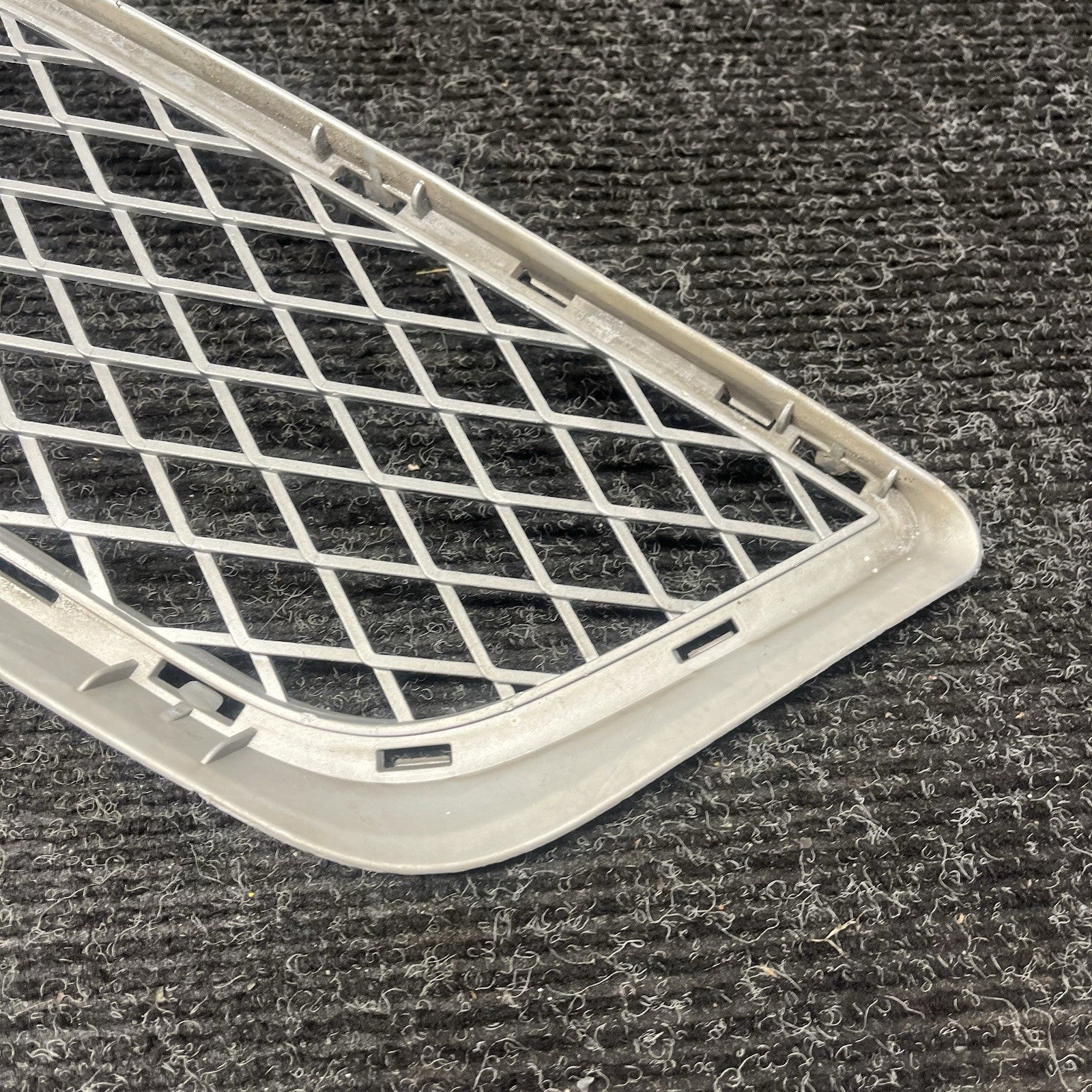 ☑️ 2009-2013 BMW X5 - Front Lower Center Bumper Grille 7222854 TITAN OEM