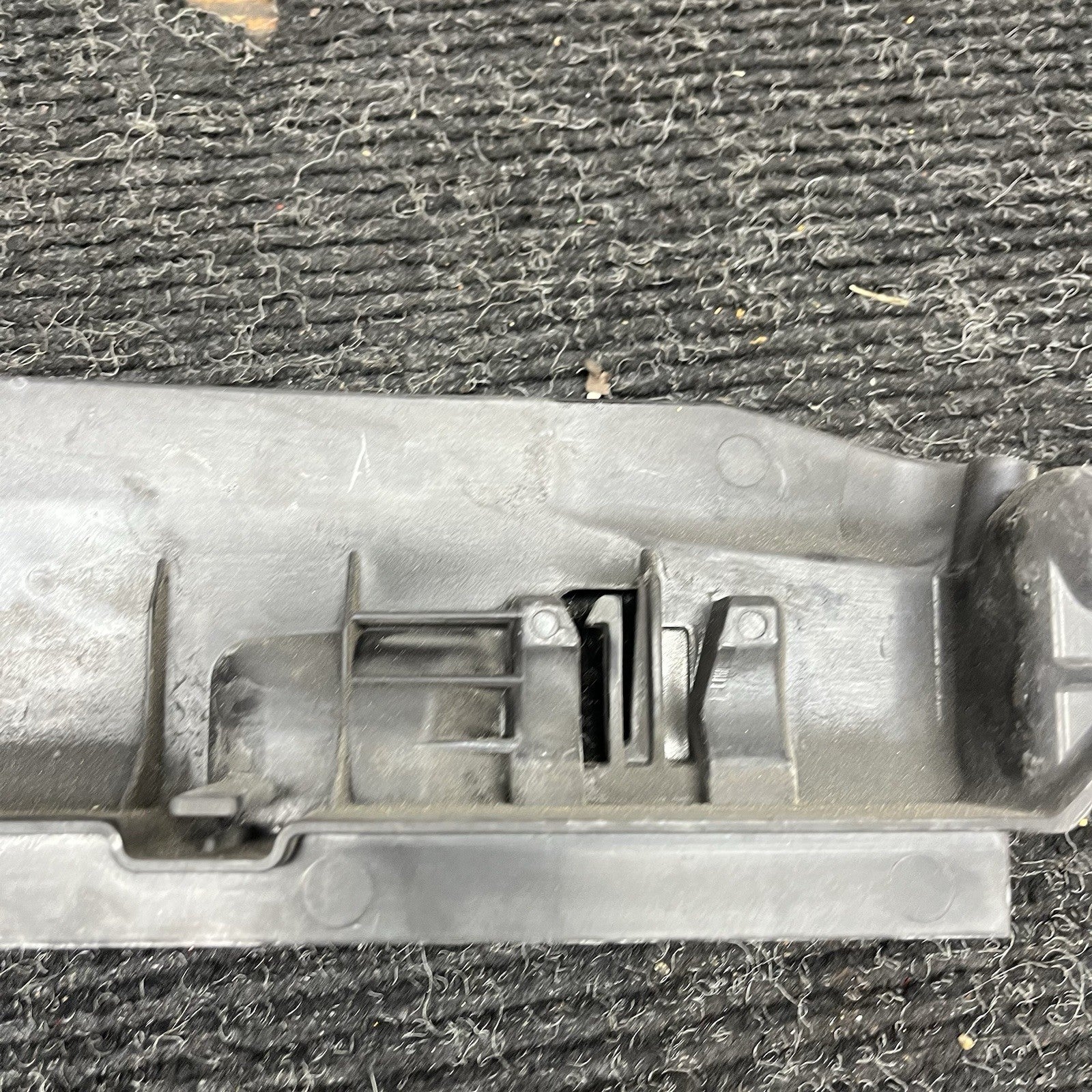 ☑️ BMW E90 Radiator Mount Carrier Left 7524912 OEM 06-11 325 328 330 335 M3