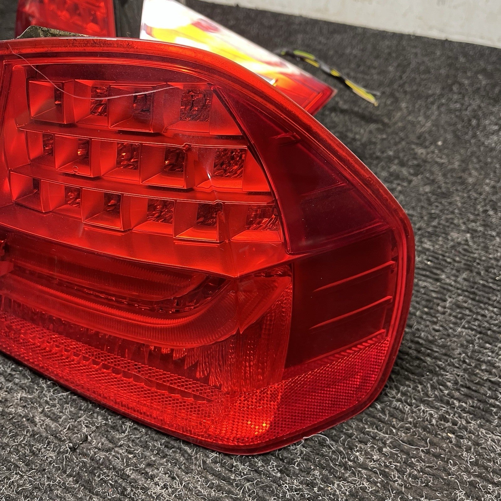 ☑️ BMW E90 335i 328i 2009-11 LCI Tail Light Set Inner & Outers USED OEM