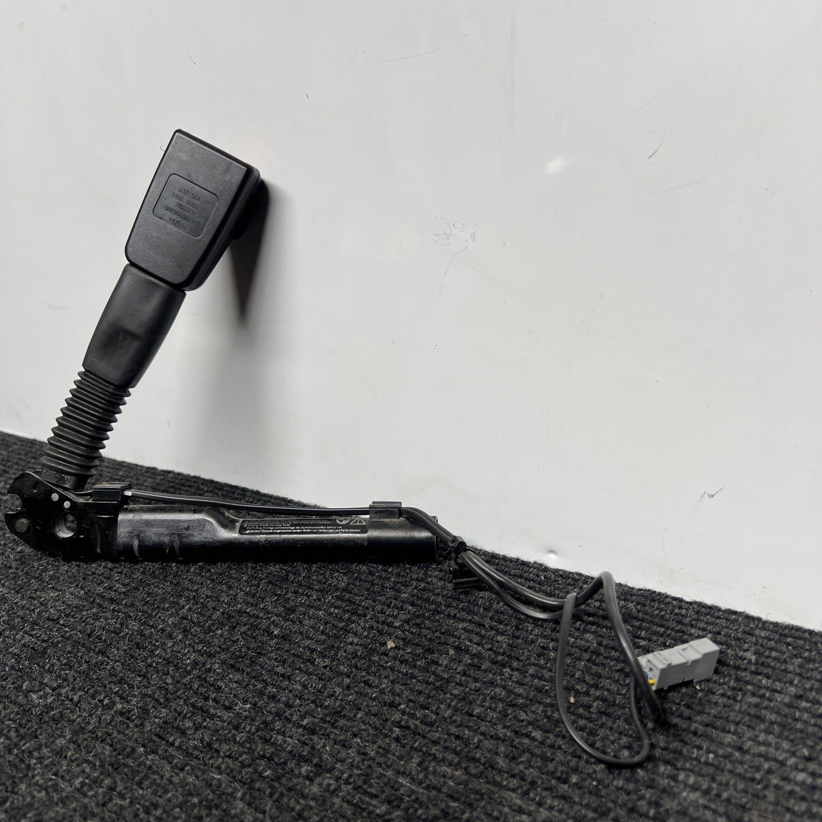2005-2013 BMW 335XI E92 COUPE FRONT RIGHT PASSENGER SIDE SEAT BELT BUCKLE OEM
