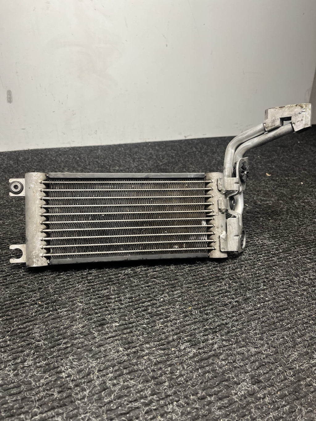 ☑️ 2008-2013 BMW E82 E88 E90 E92 E93 135i 335i N54 Factory Engine Oil Cooler OEM