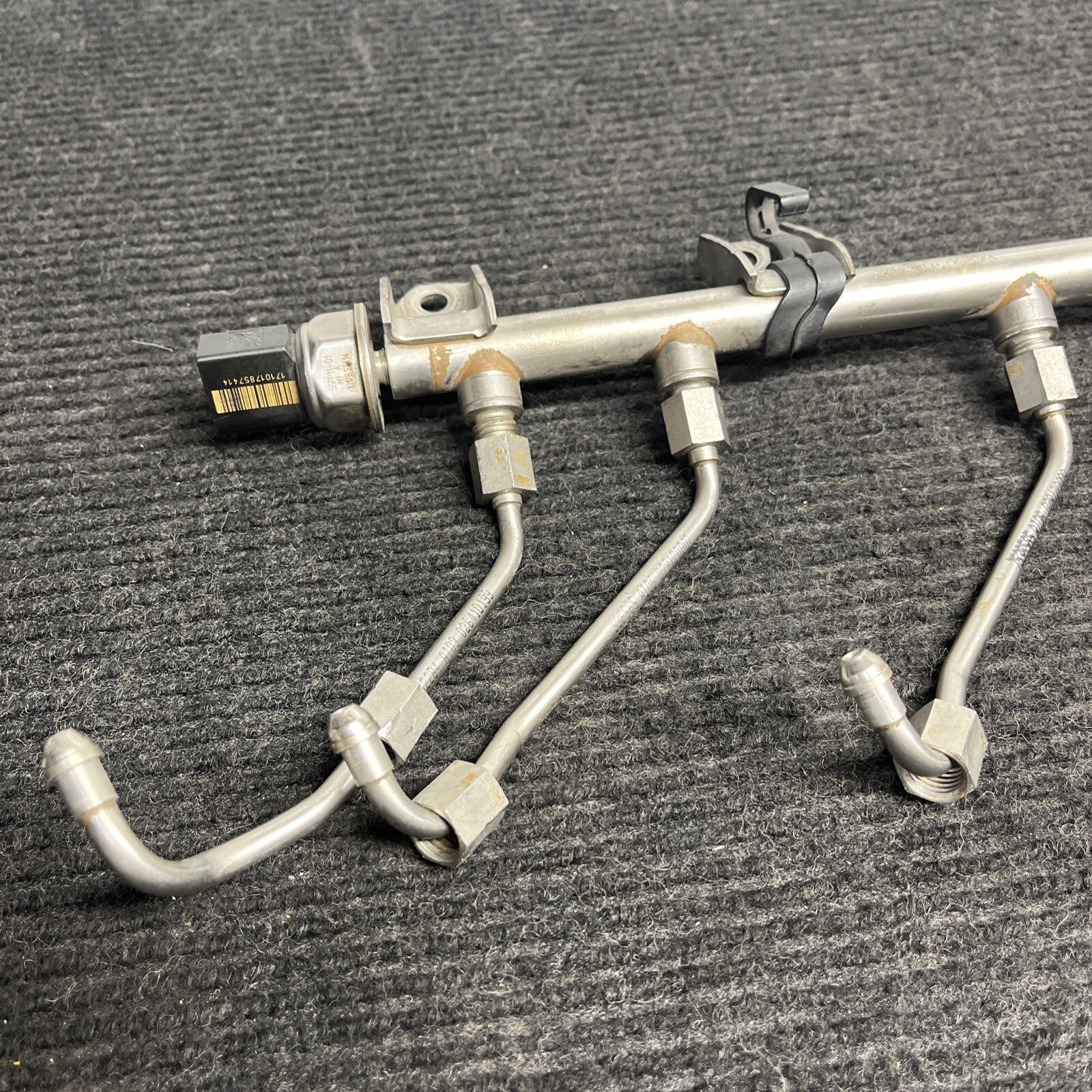 ☑️ BMW E88 E92 E60 135 335 535 N54 Engine High Pressure Fuel Rail Line Unit OEM