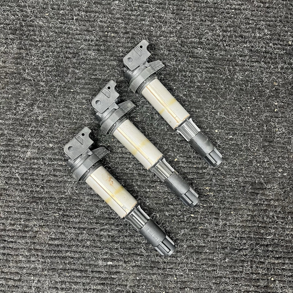 3X Ignition Coils Fits For BMW 550 545 650 745 750i X5 UF515 0221504100 UF522