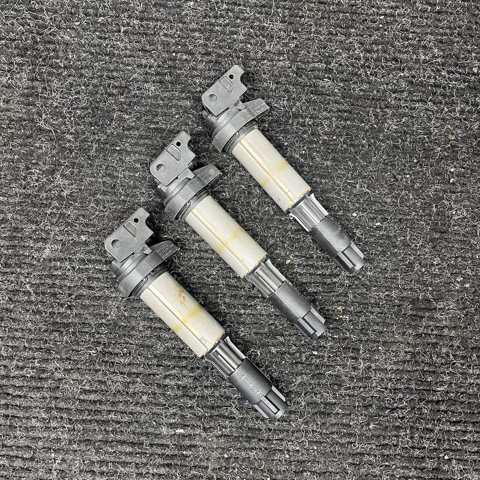 3X Ignition Coils Fits For BMW 550 545 650 745 750i X5 UF515 0221504100 UF522