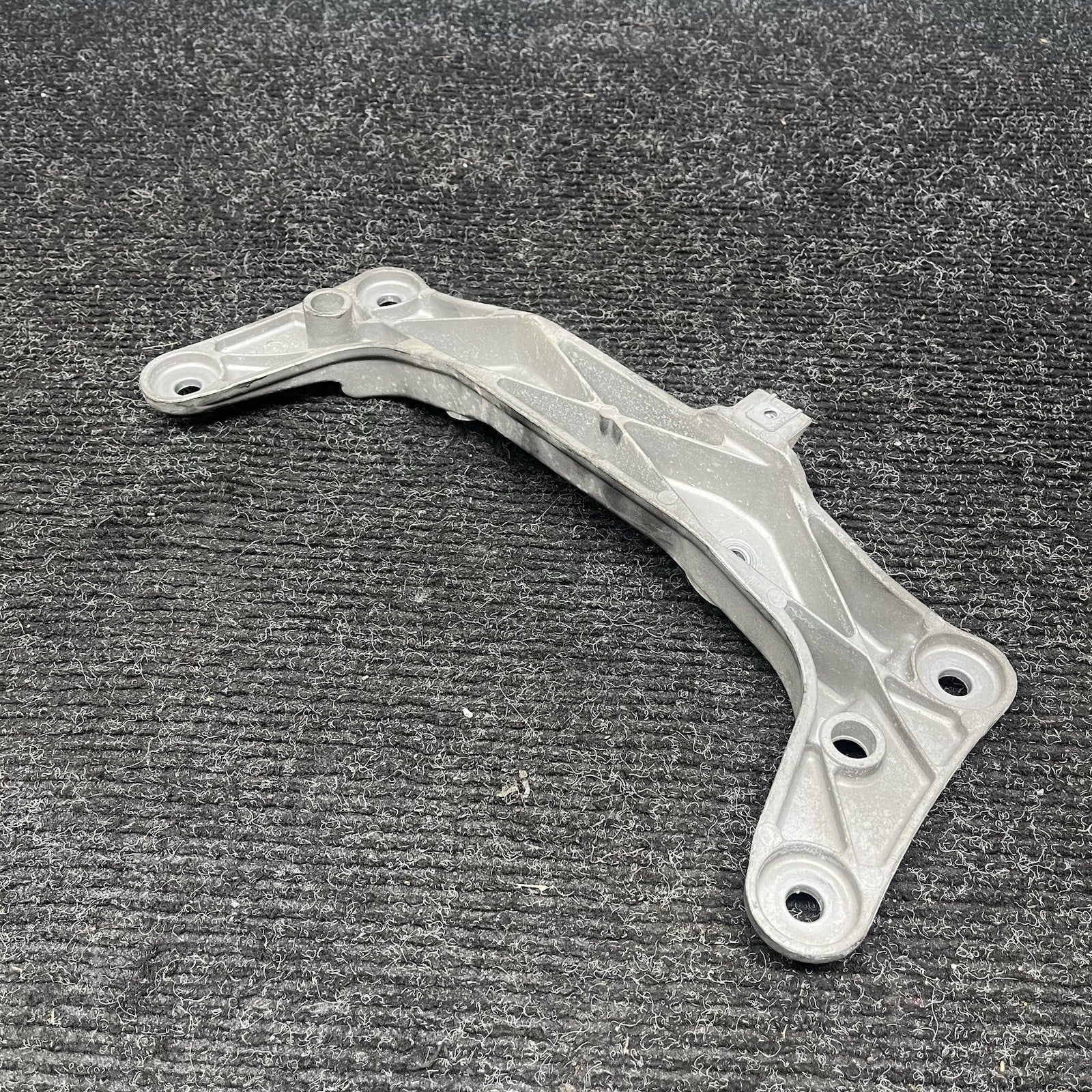 ☑️ 06-13 BMW E92 335i Automatic Transmission Mount Bracket Support OEM