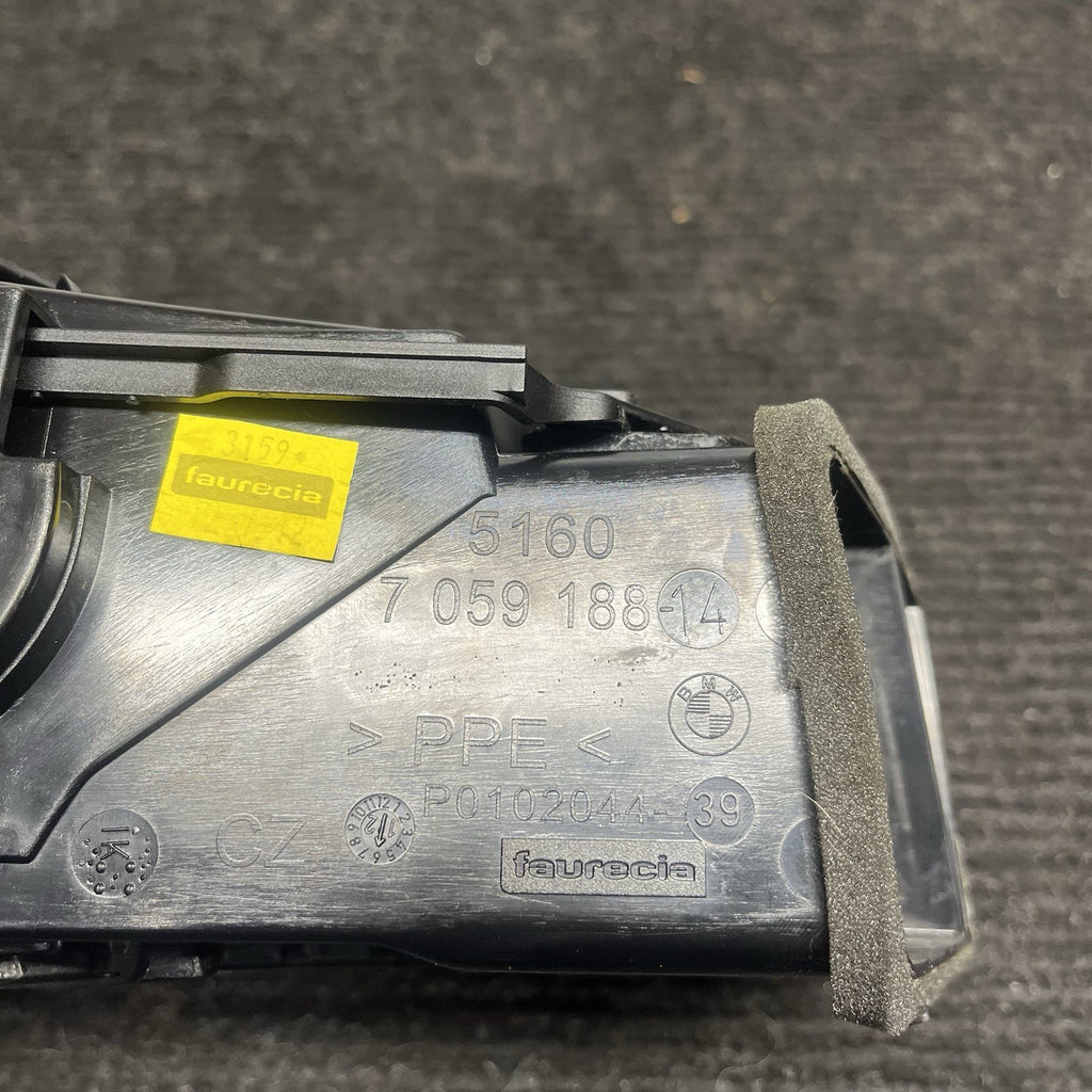 ☑️ 2008-2013 BMW 128i E82 E88 Front Right Side Dash AC A/C Air Vent 7059188 OEM