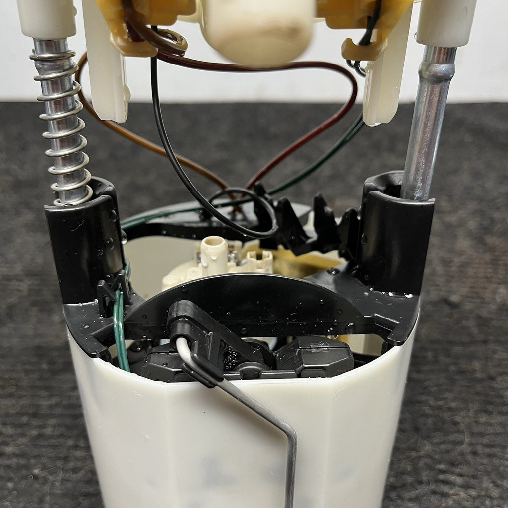 ☑️ 06-13 BMW E82 E88 E90 E91 E92 E93 135I 335I Fuel Pump OEM