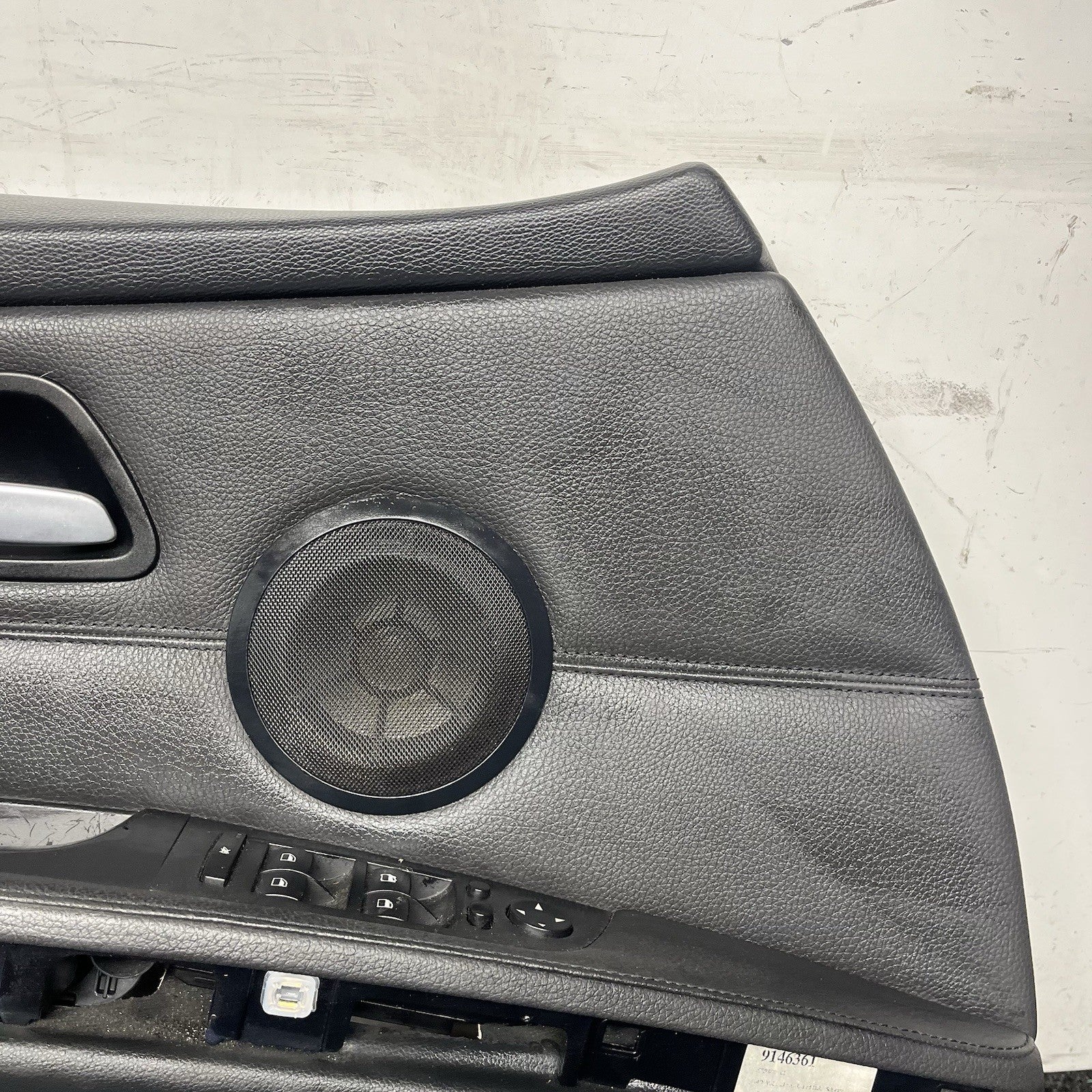 ☑️ 06-12 BMW E90 E91 OEM Driver Front Side Door Panel Cart Leather Black