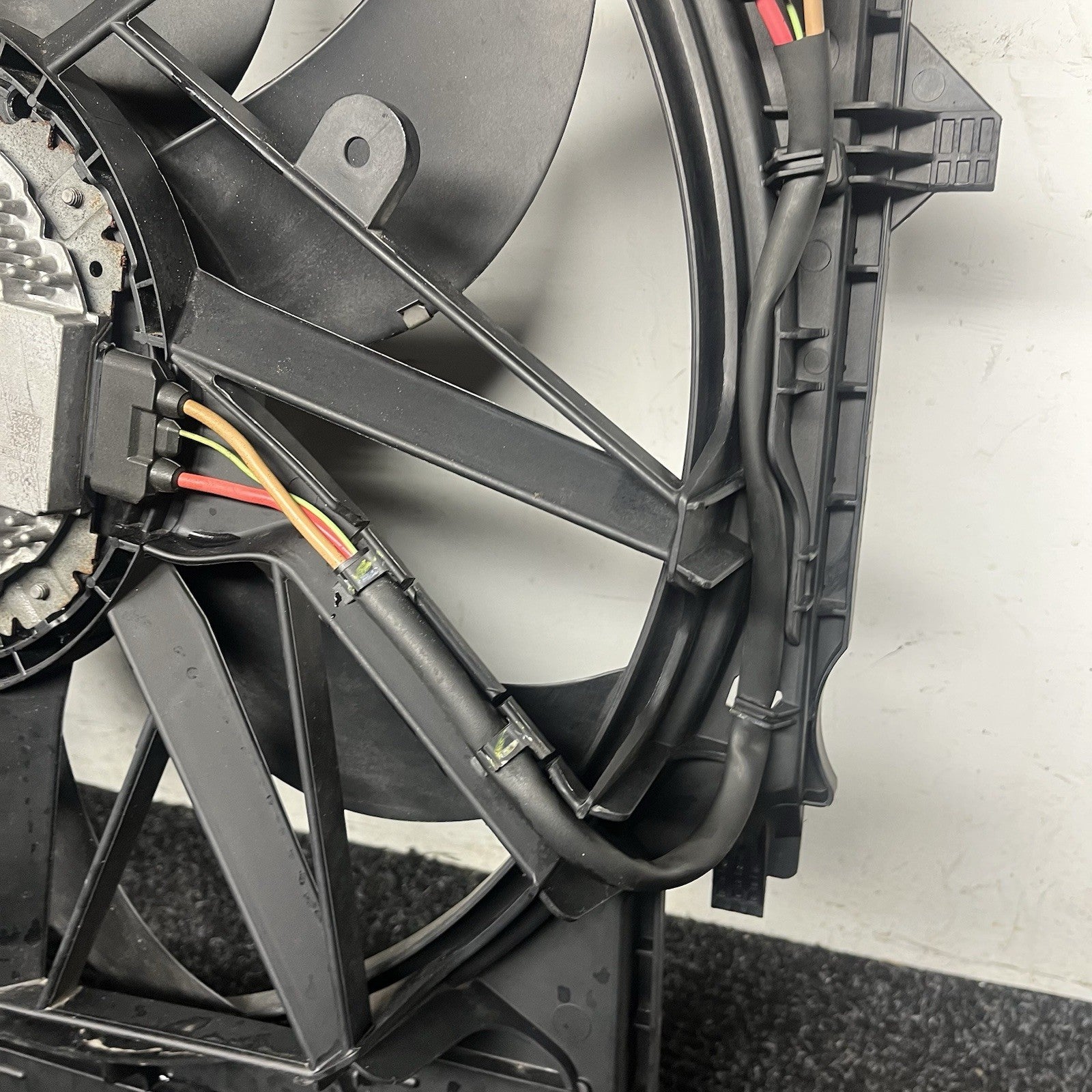 ☑️ 2011-2014 BMW F25 X3 XDRIVE35I N55 ENGINE RADIATOR COOLING FAN ASSEMBLY OEM