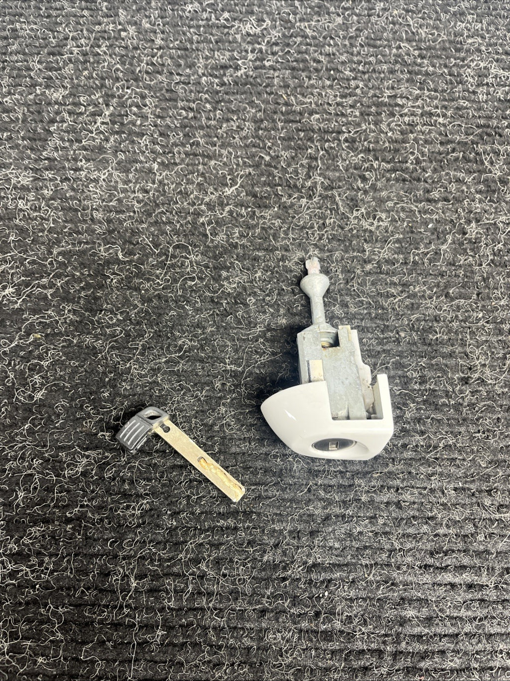 ☑️ 07-13 OEM BMW E92 E93 M3 Left Driver Door Lock Key Cylinder Mechanism White