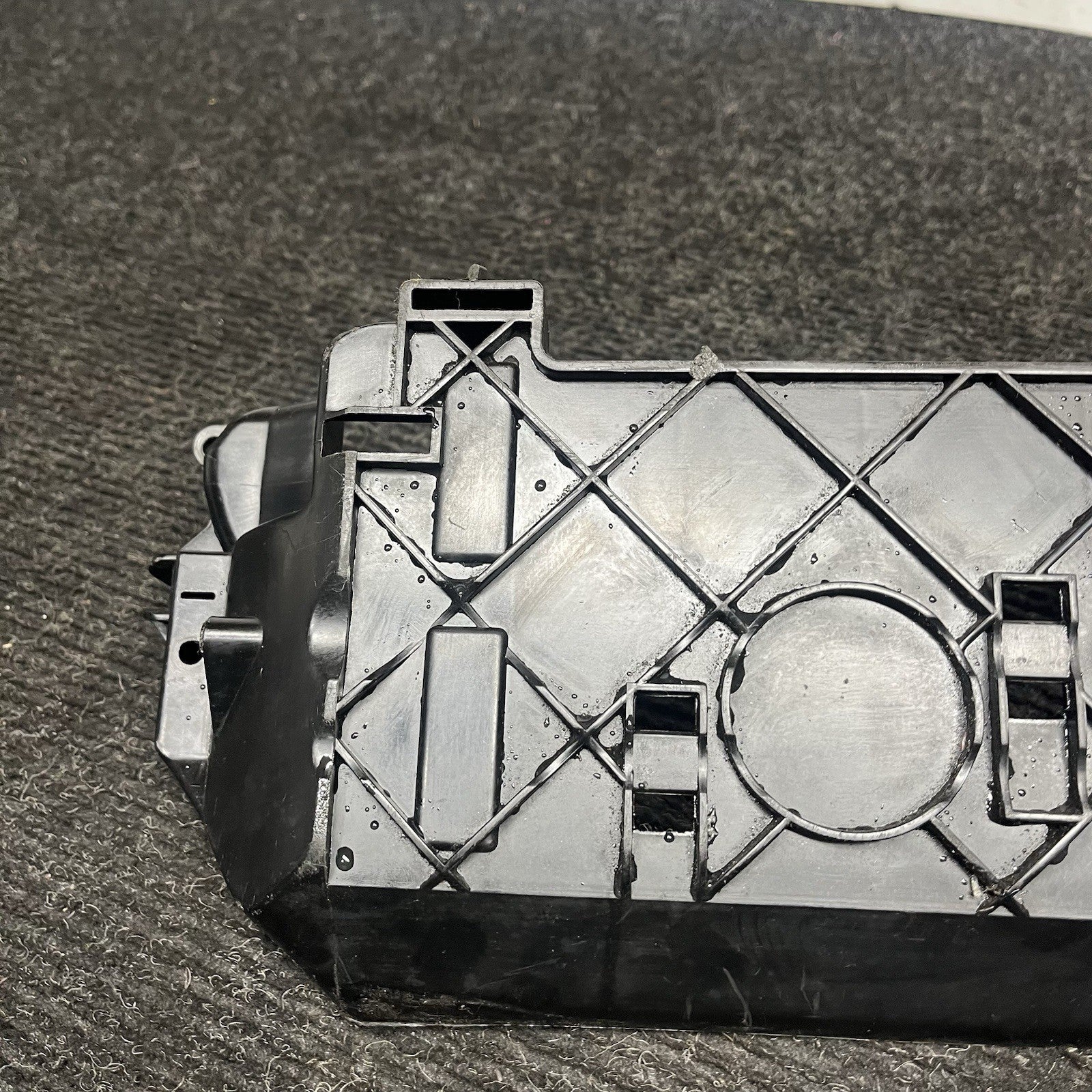 ☑️ 11-13 BMW E70 X5 Radiator Support Bottom Intercooler Bracket Unit 7795909 OEM