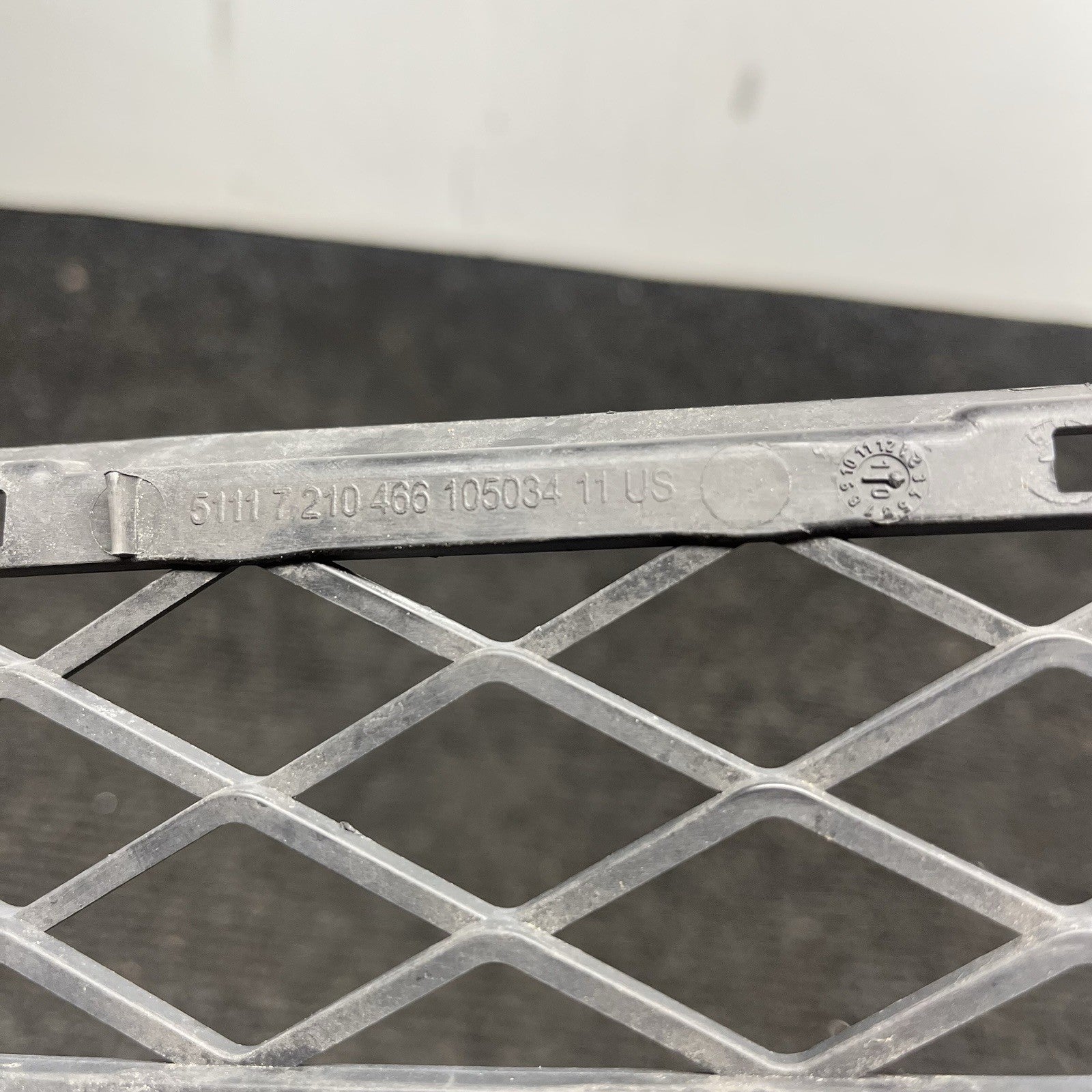 ☑️ 2011-2014 BMW X3 F25 Front Upper Center Bumper Grille OEM 7210466