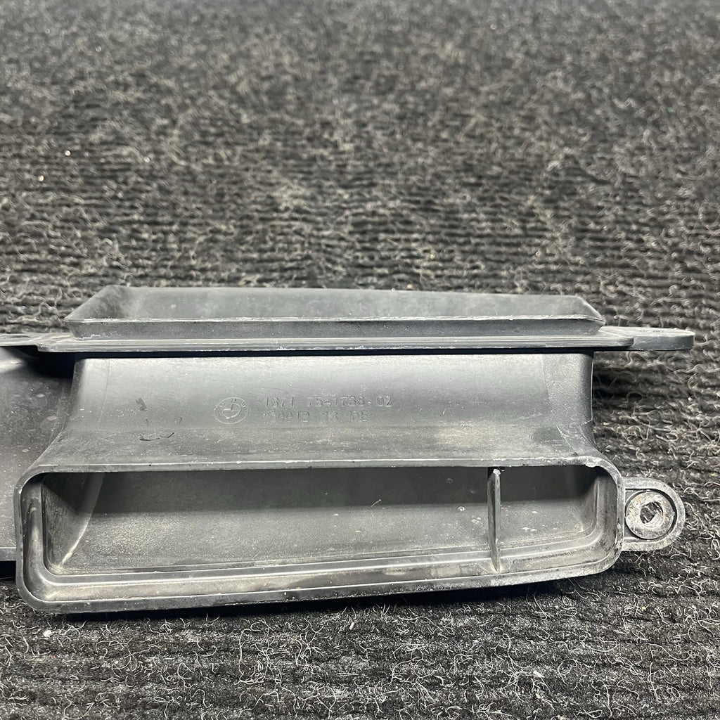 ☑️ 07-13 BMW 335i E90 E91 E92 E93 Front Hood Air Intake Inlet Duct 7541738 OEM