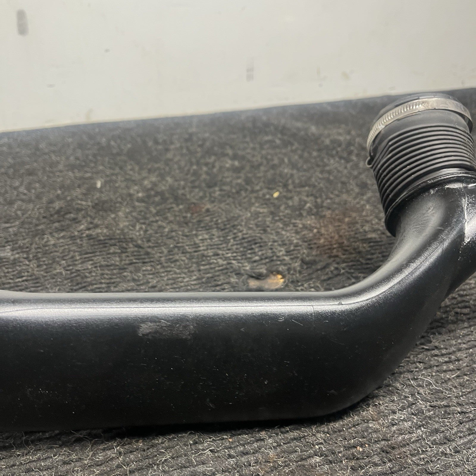 ☑️ BMW E90 335xi Air Intake Pipe Duct Induction Tube Front Engine N54 OEM