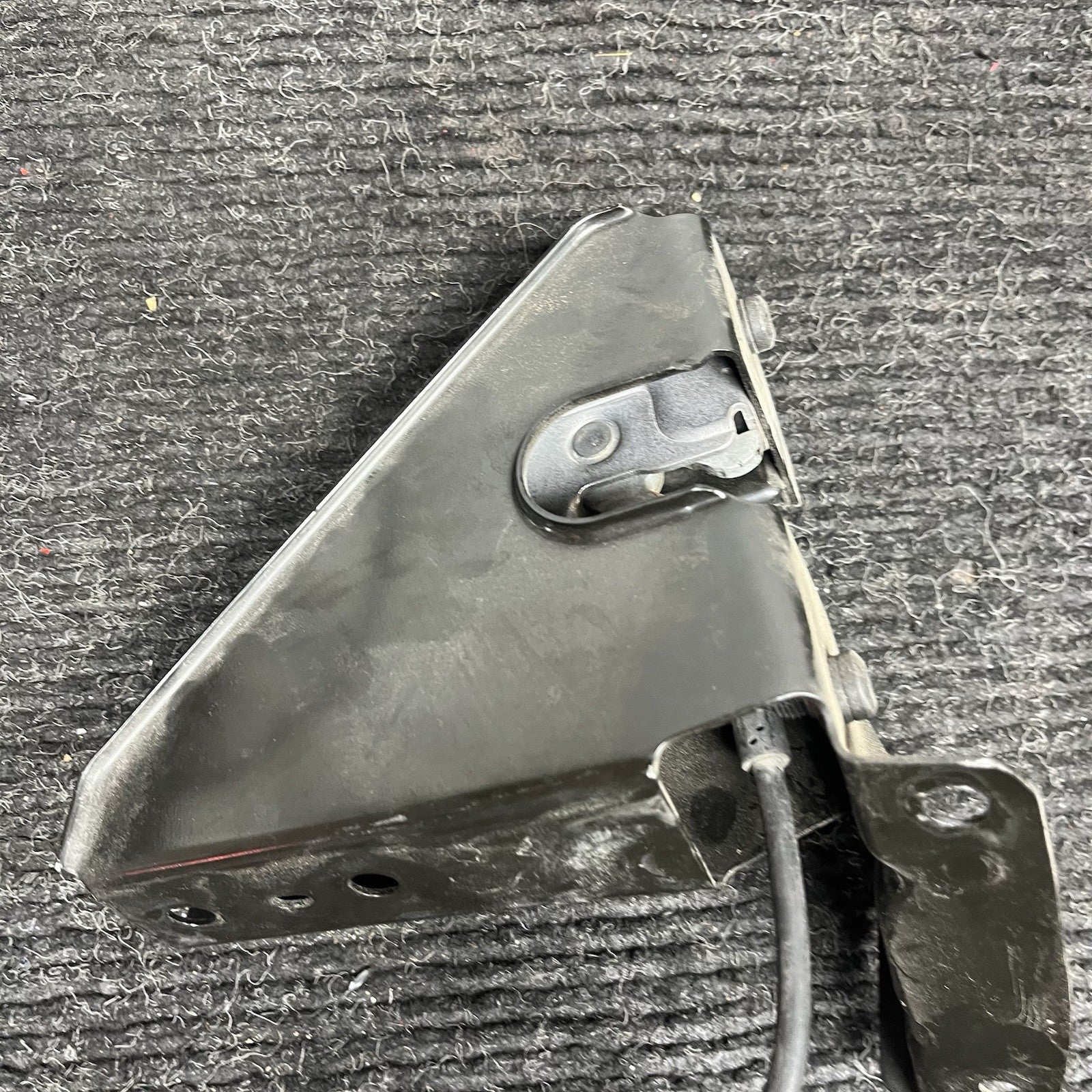 ☑️ 2007-2013 BMW 3 Series Hood Catch Lock Latch BMW E92 335i Coupe RH LH OEM