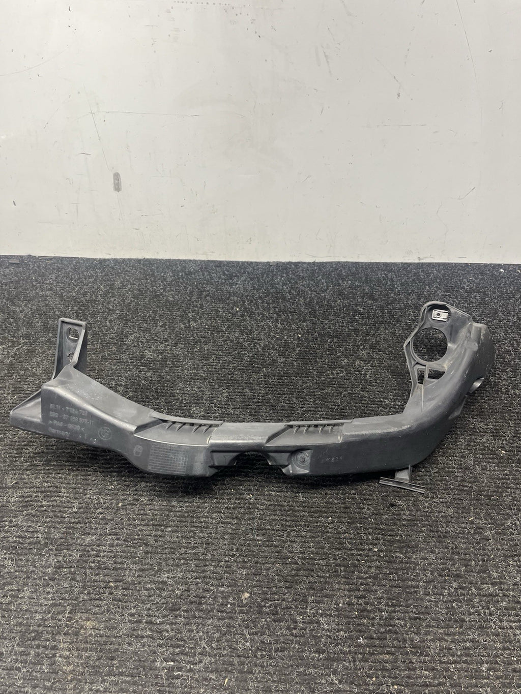 ☑️ 08-13 BMW E90 E92 E93 M3 OEM Drivers Left Headlight Bracket Carrier Mount LH