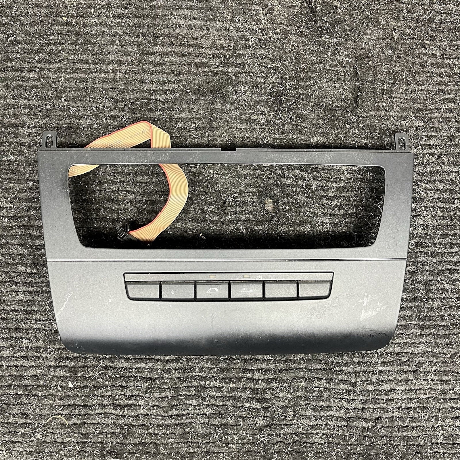 ☑️ 08-13 BMW E88 128 135 Front Center Dashboard Radio Control Switch Cover OEM
