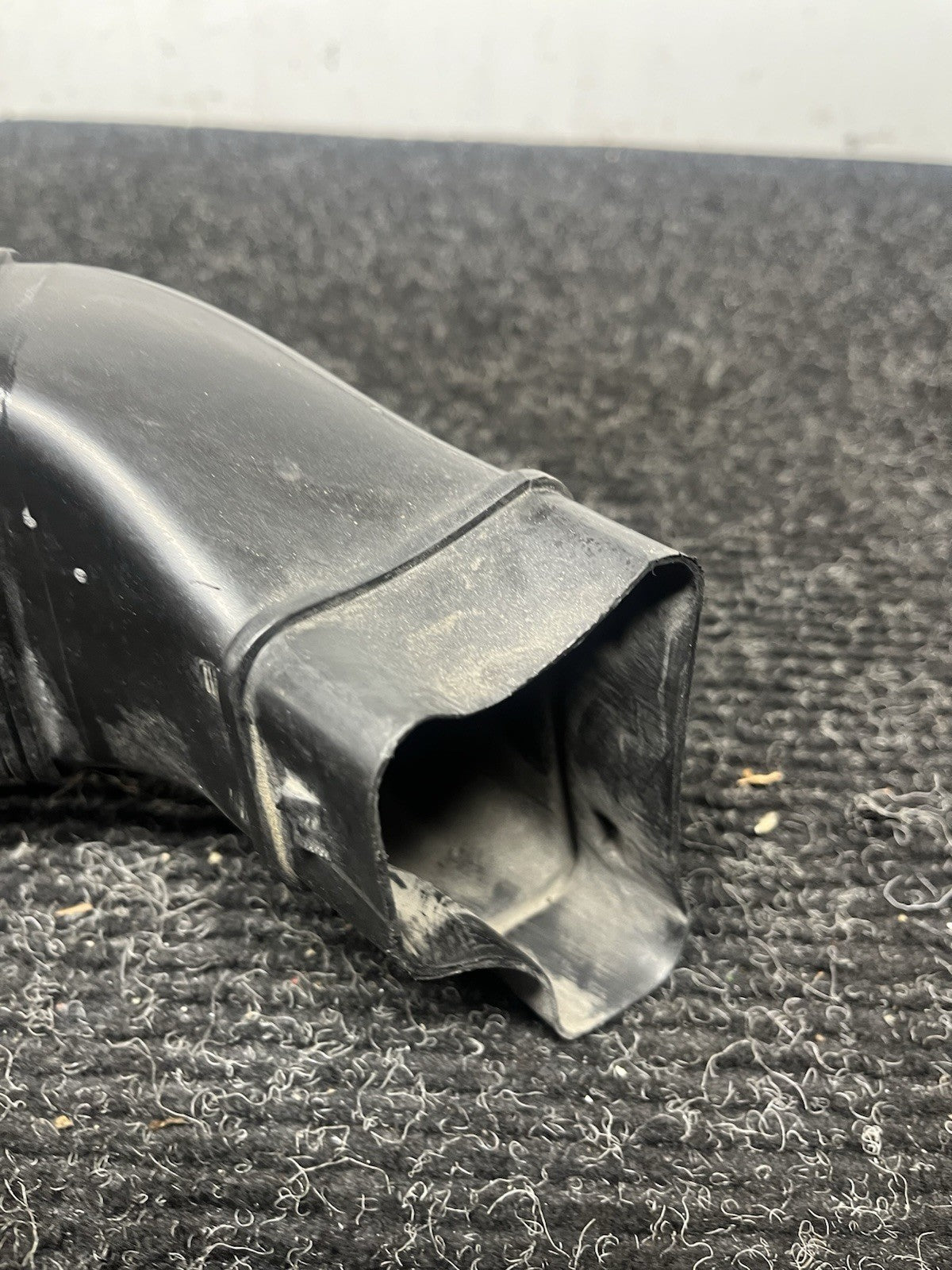 ☑️ 01-06 BMW E46 325i 325ci 330i 330ci 330xi Upper Radiator Air Duct OEM