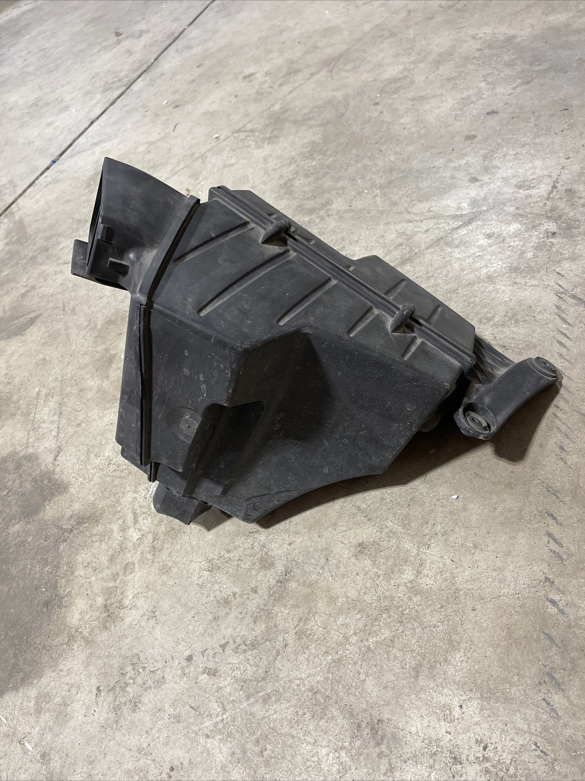 BMW AIR INTAKE MUFFLER CLEANER BOX BOOT 128i 328i 07-12