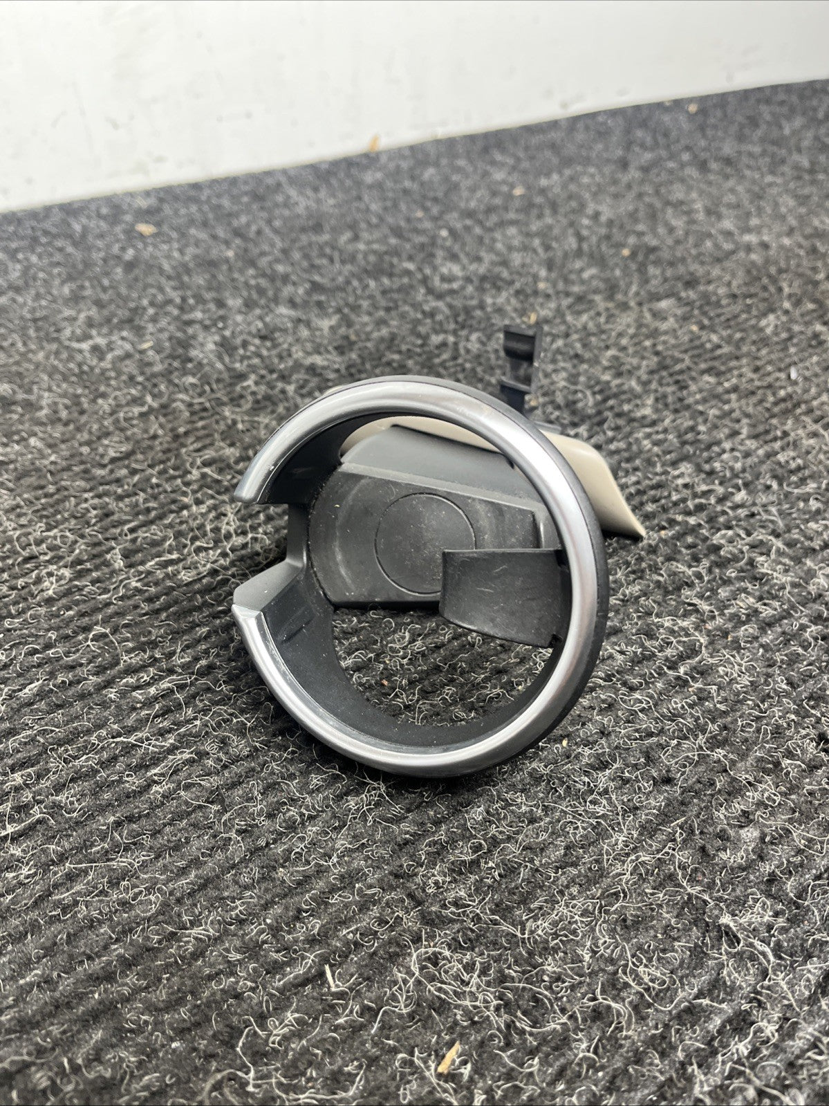 ☑️ 08-13 BMW E82 E88 FRONT CONSOLE CUPHOLDER CUP CAN w/ HOLDER 9122655 OEM